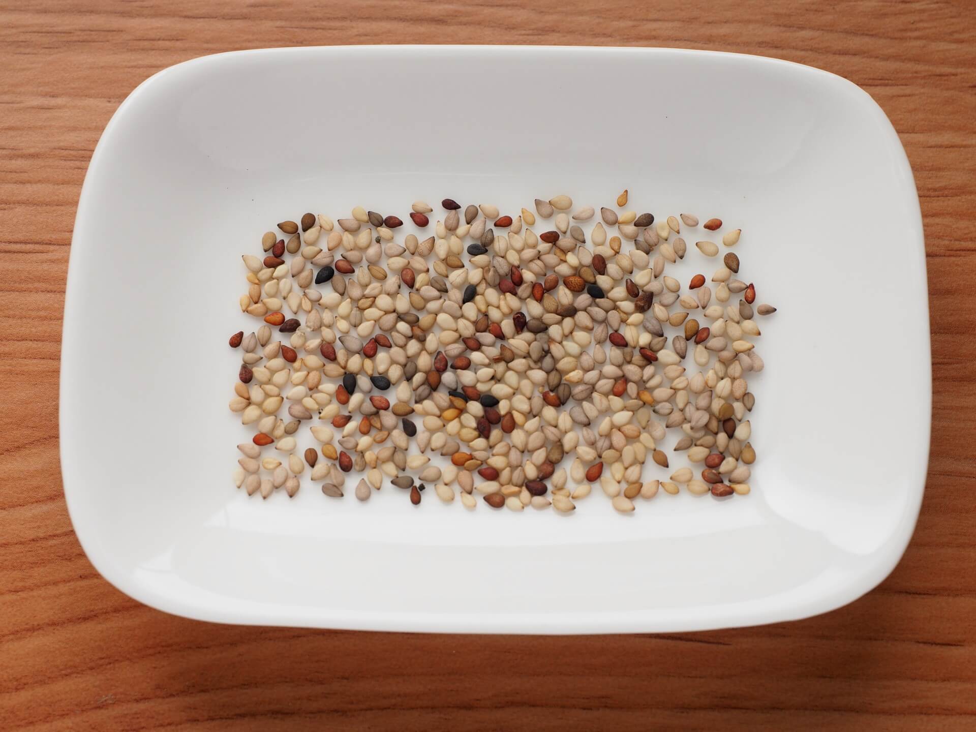 紅芝麻、白芝麻與黑芝麻