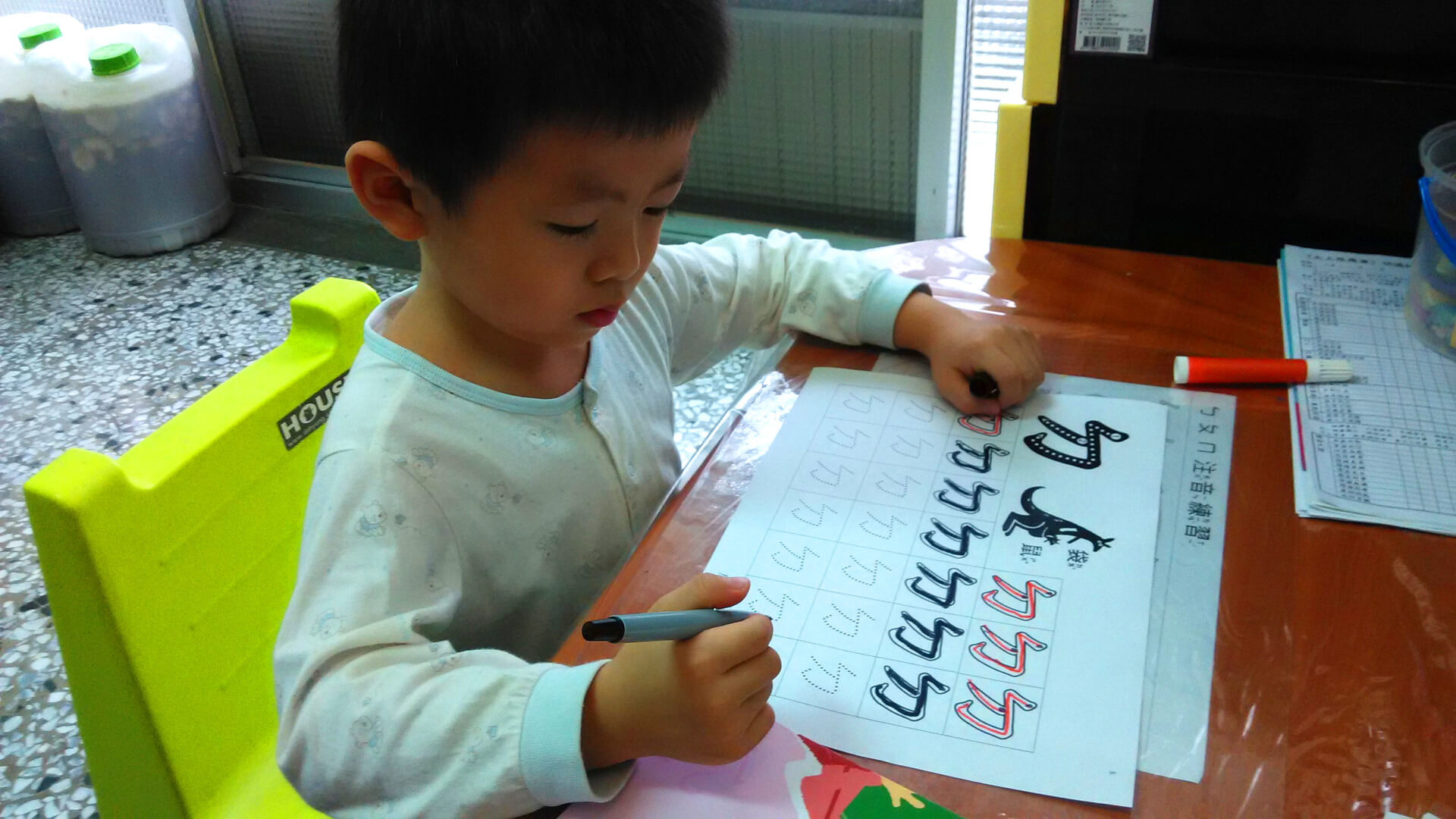 阿玄練習寫注音