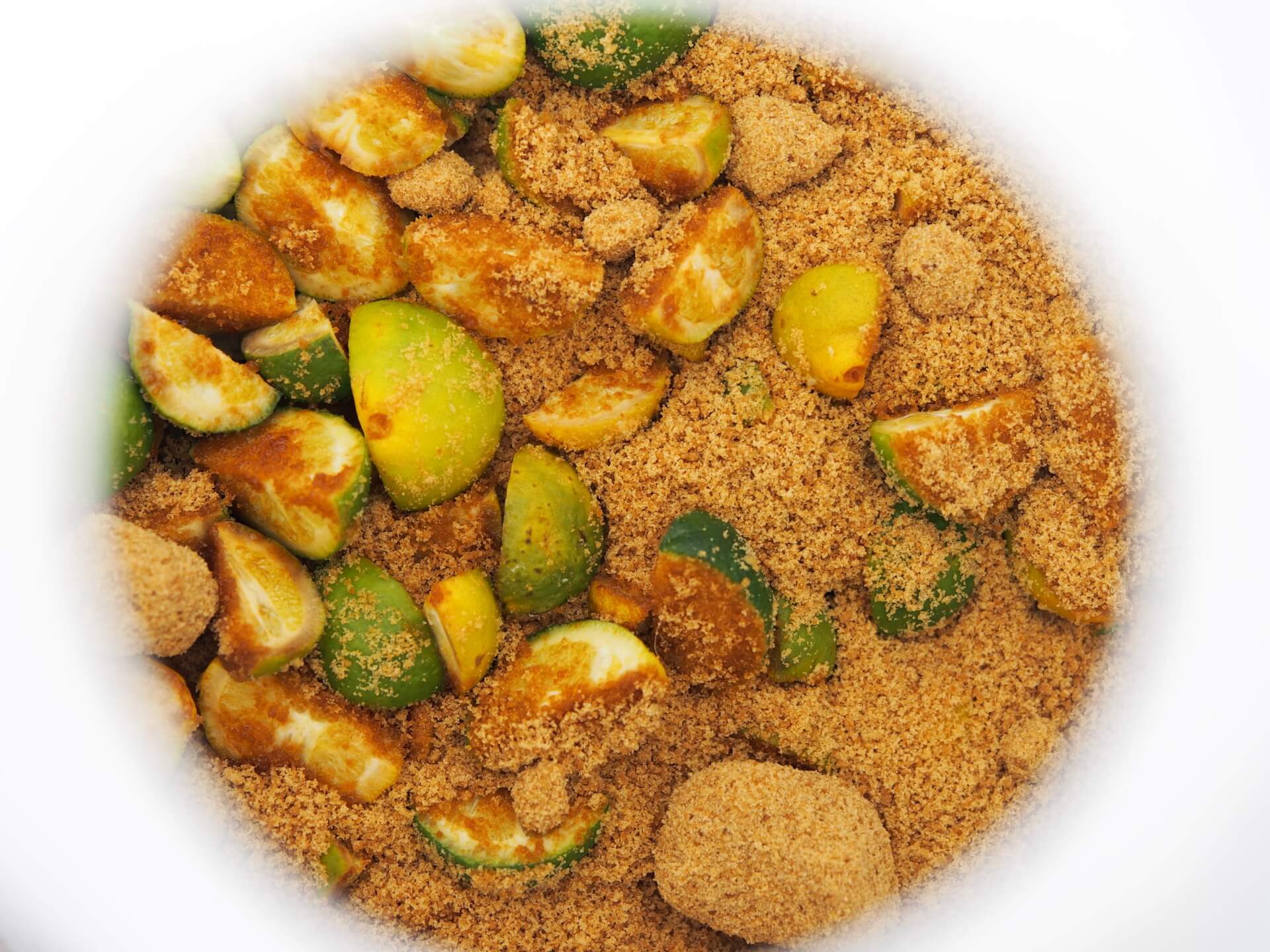 小椪柑切塊加入紅糖