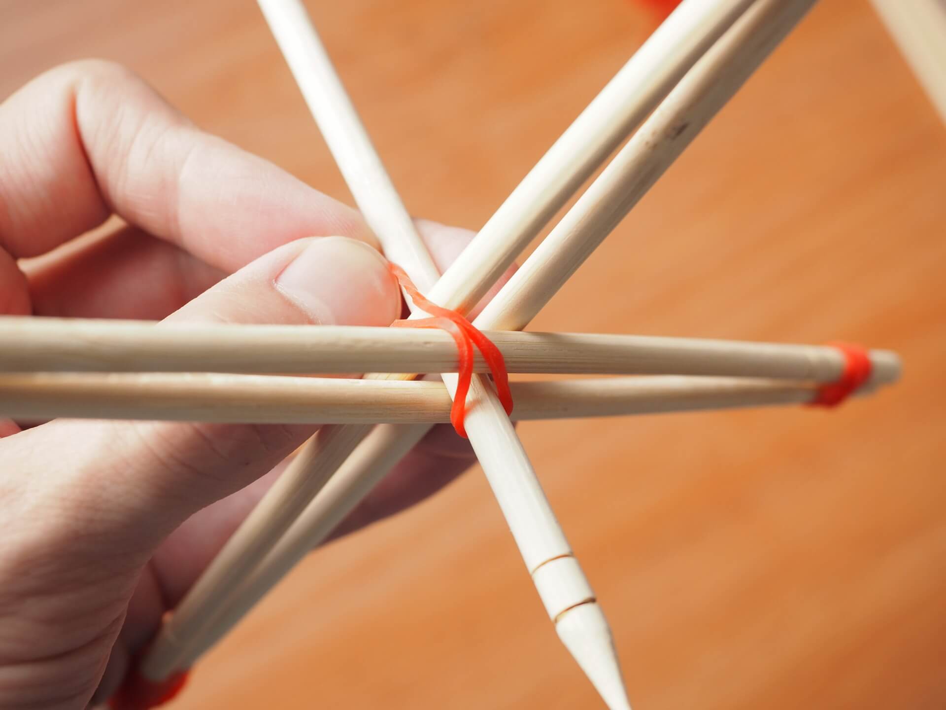 橡皮筋綁竹筷