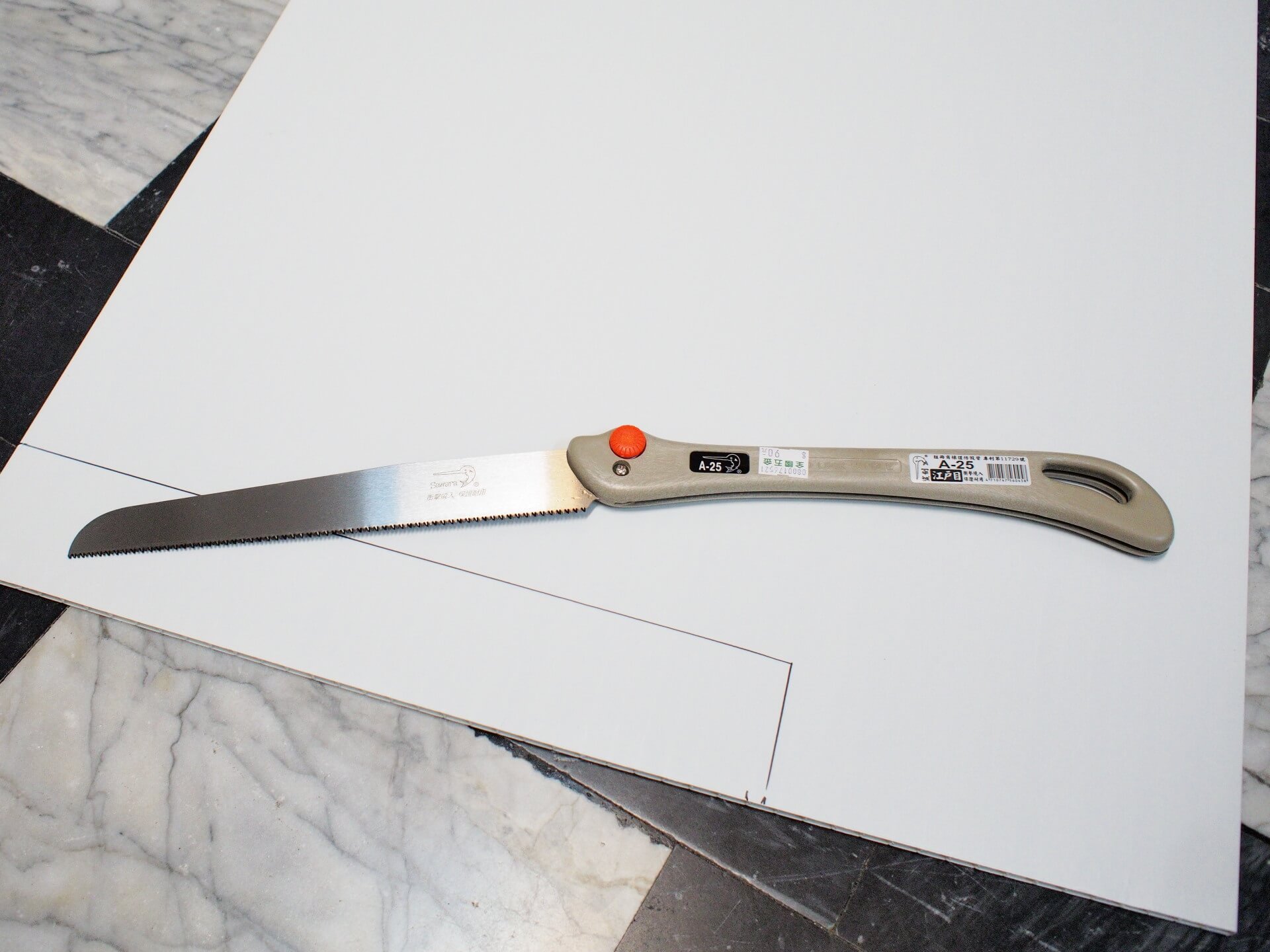 裁切 PVC 天花板