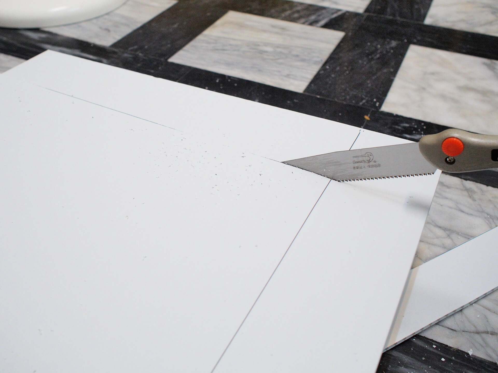 裁切 PVC 天花板