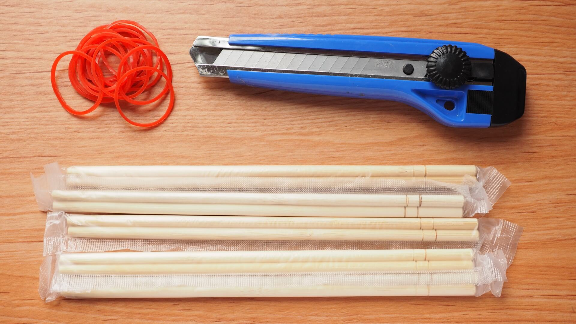 免洗竹筷、橡皮筋與美工刀