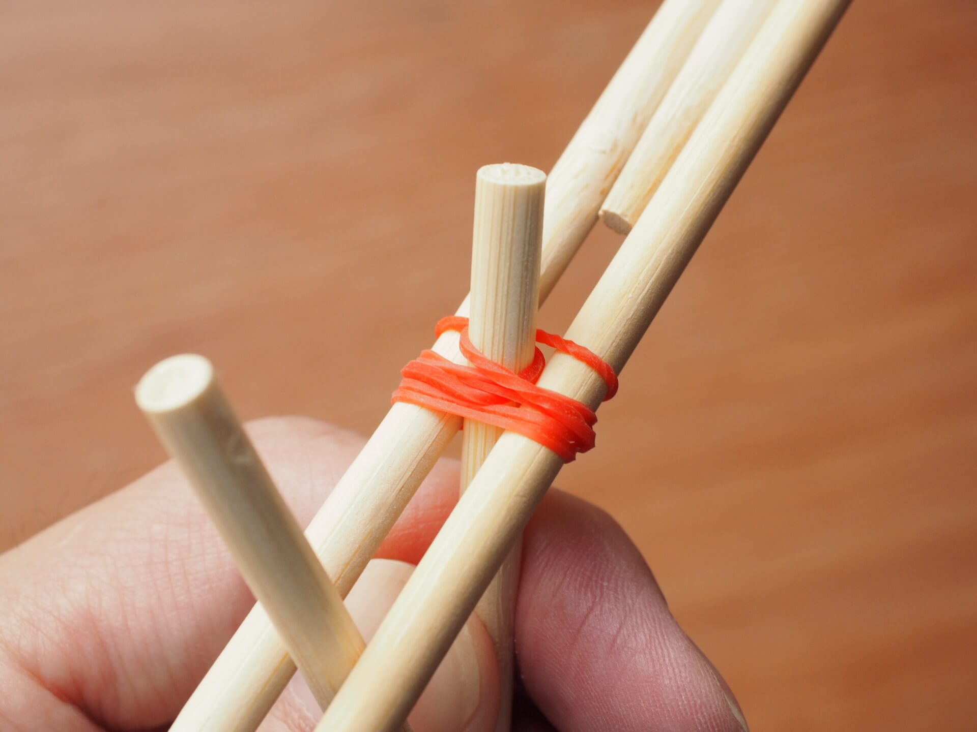橡皮筋綁竹筷