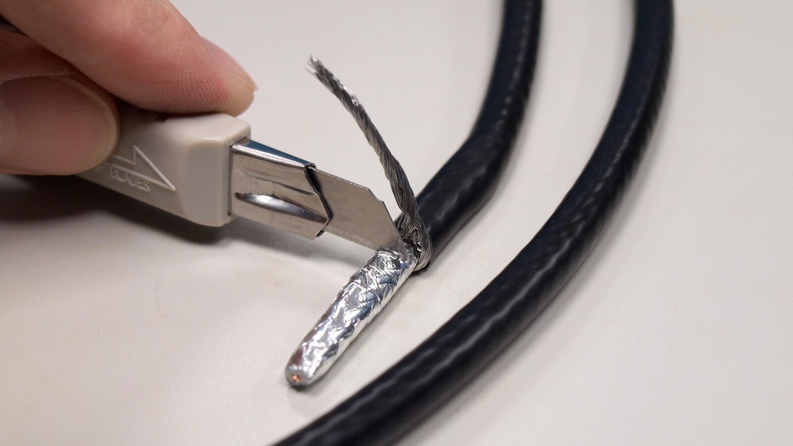 剝去金屬箔與絕緣層