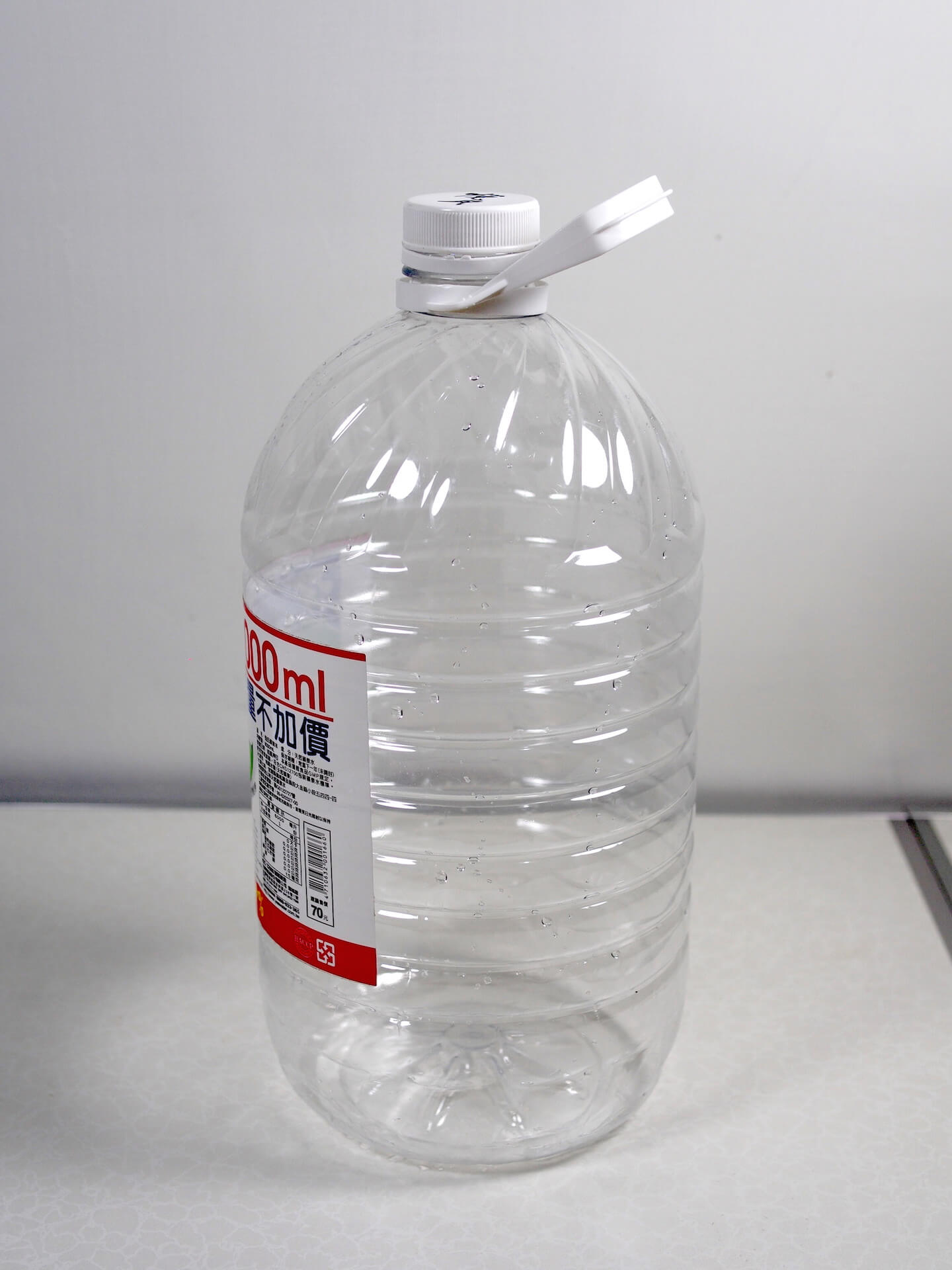 6 公升礦泉水空桶