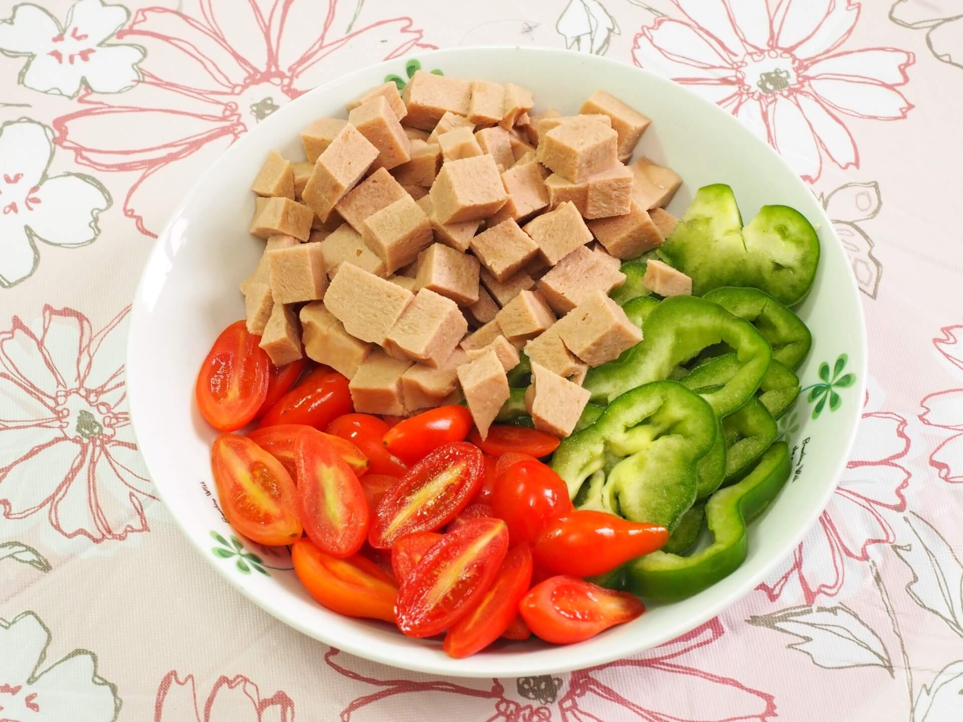 青椒、蕃茄、素火腿