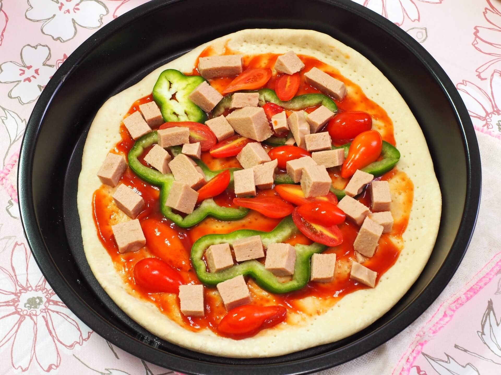 加入青椒、蕃茄、素火腿