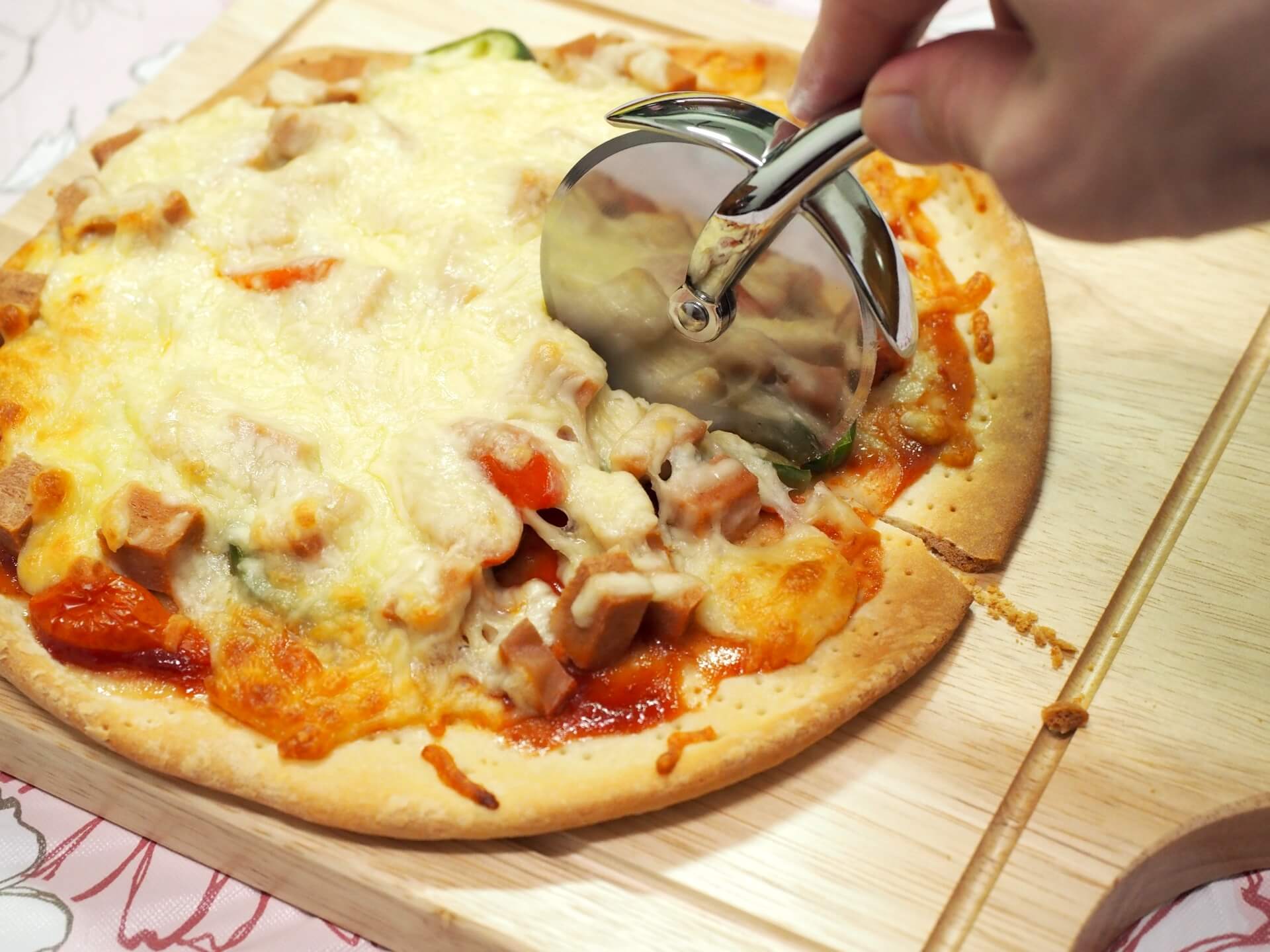 輪刀切披薩