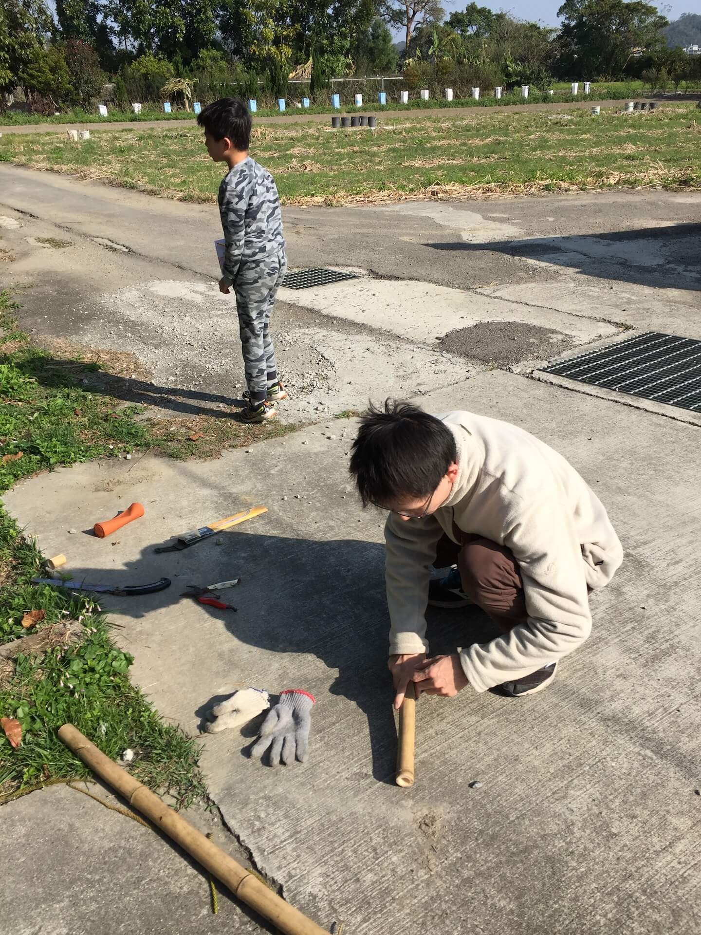 把竹子切口磨平