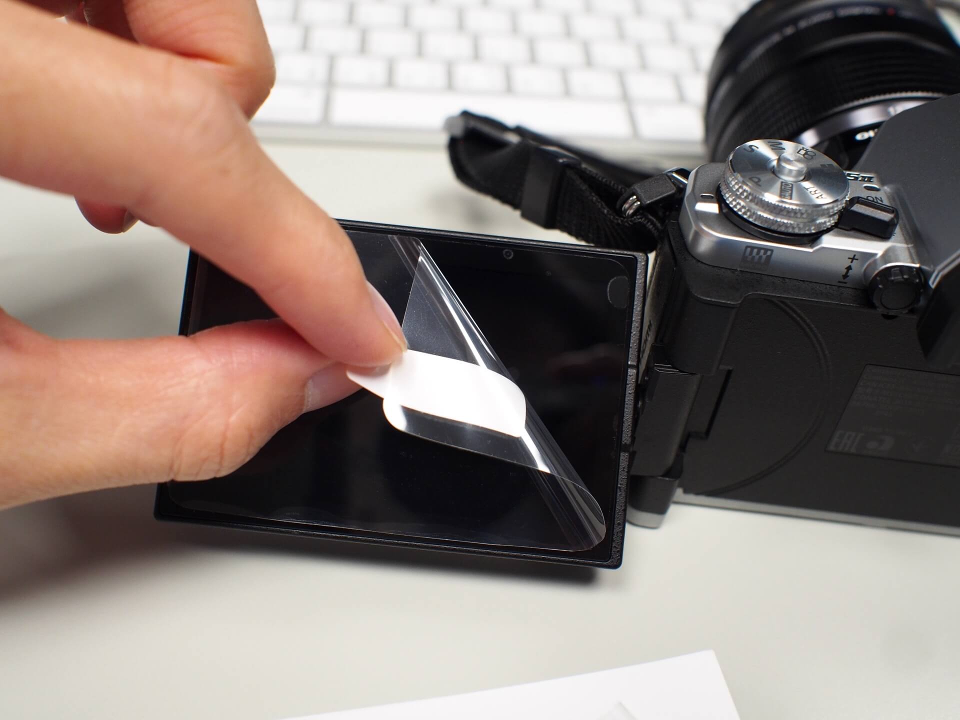 撕下保護貼膠膜