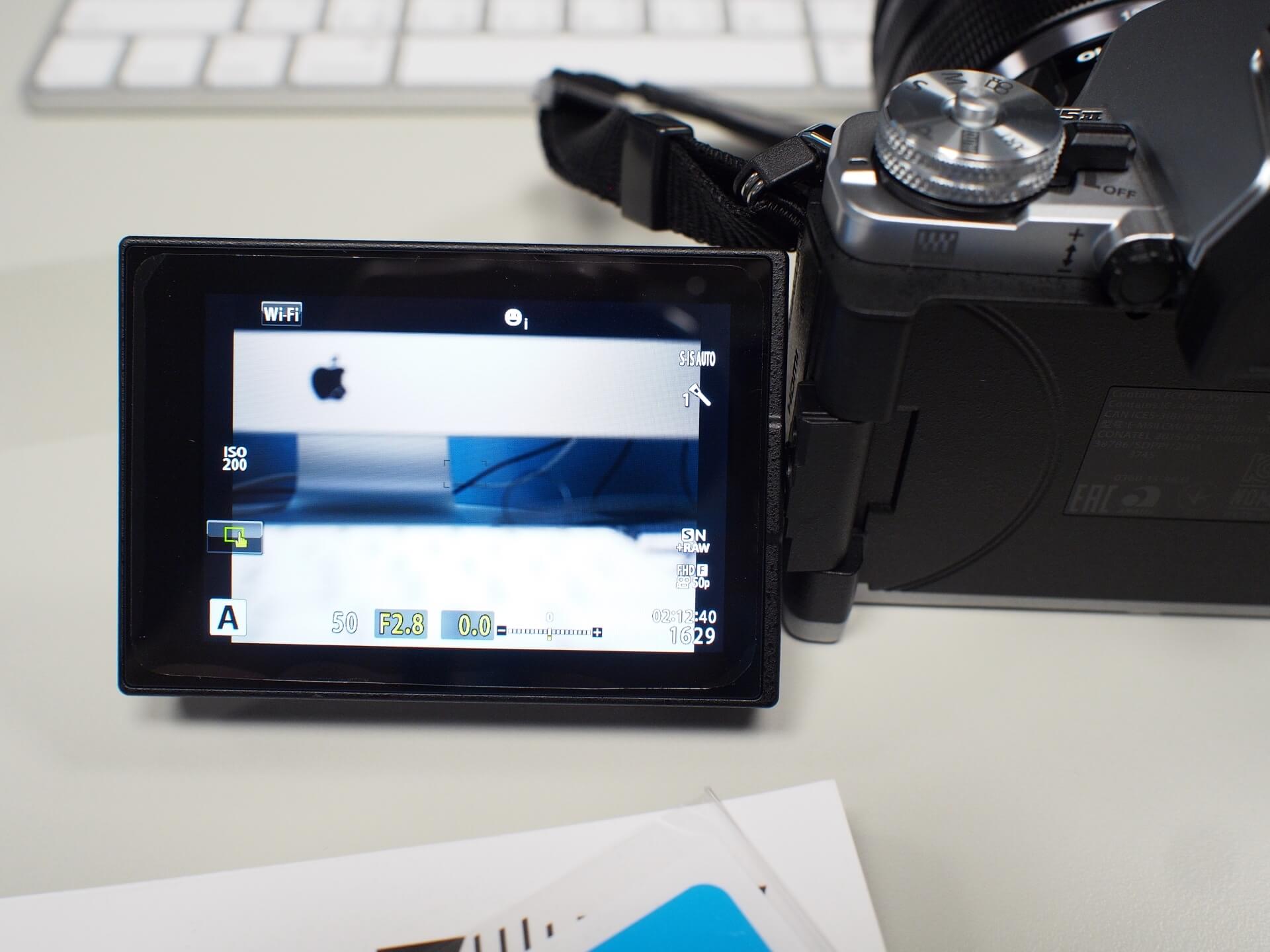 貼上保護貼的相機螢幕