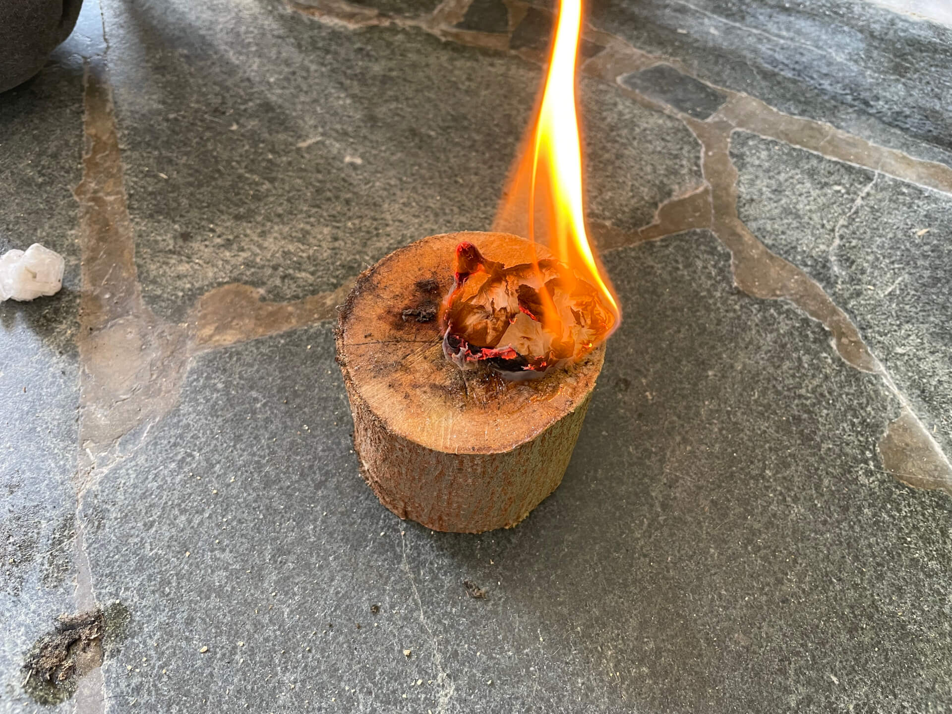 點燃的凡士林火種