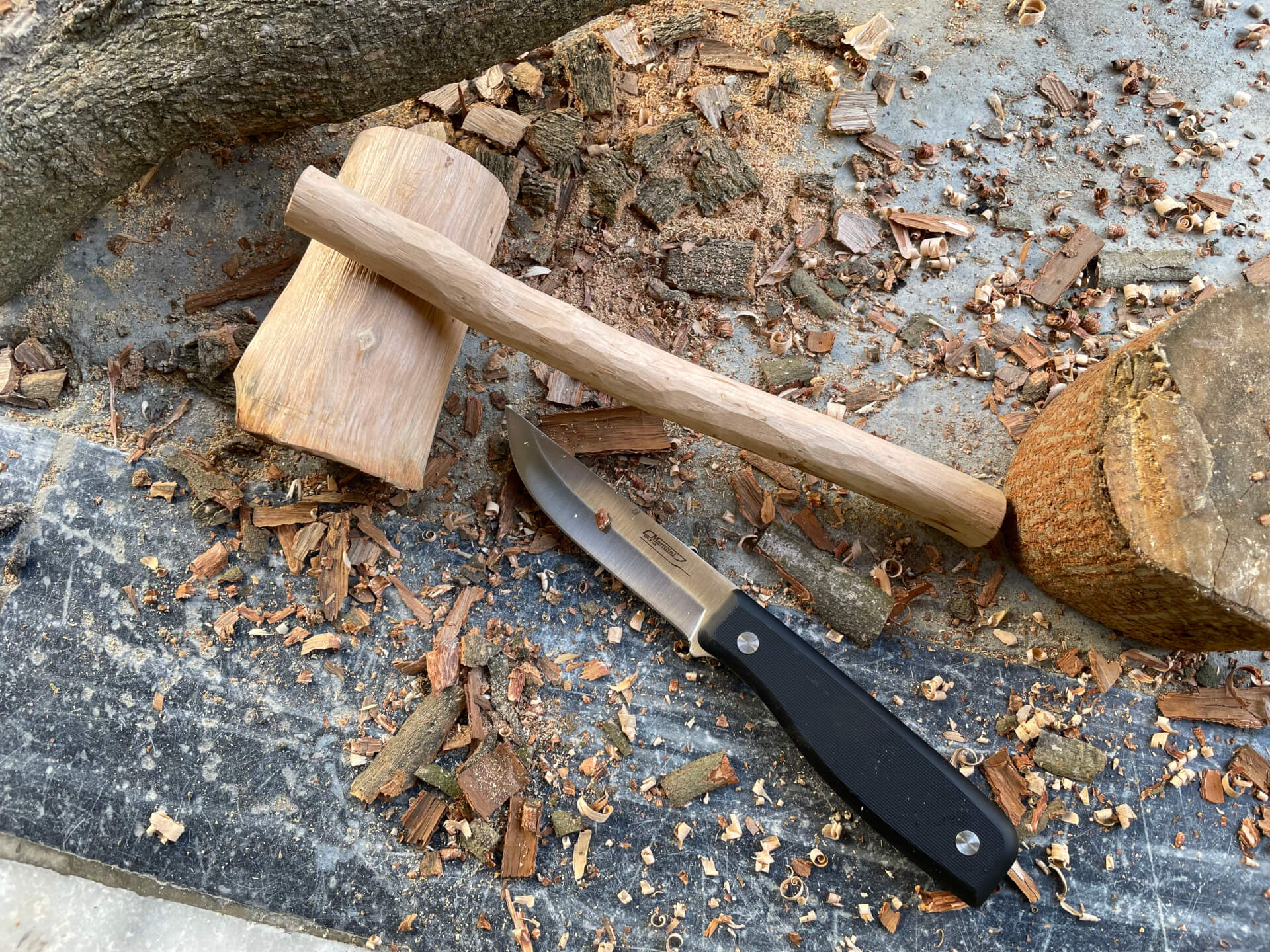 完成去皮的龍眼木