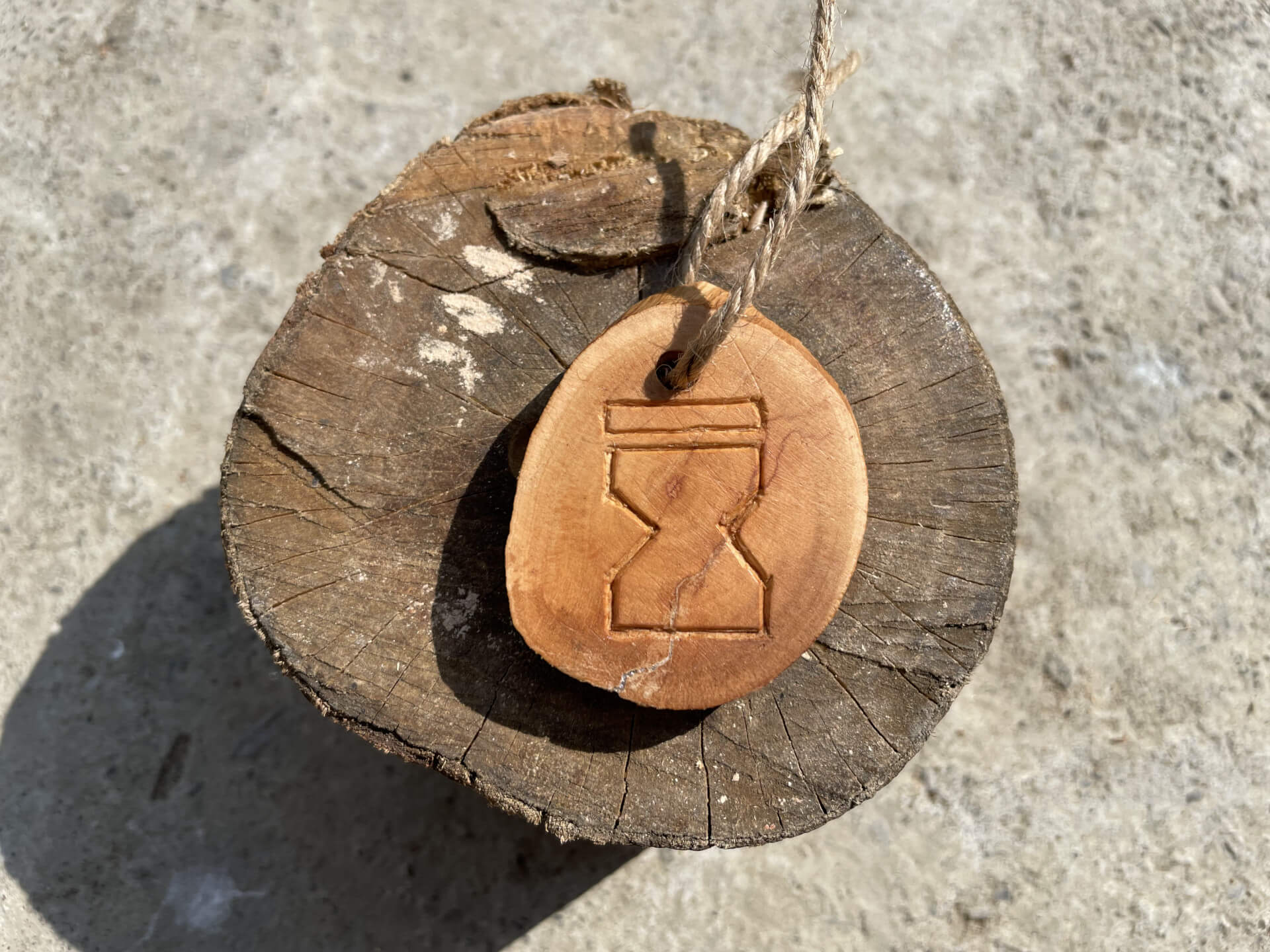 麻繩串木刻砂忍者村標誌