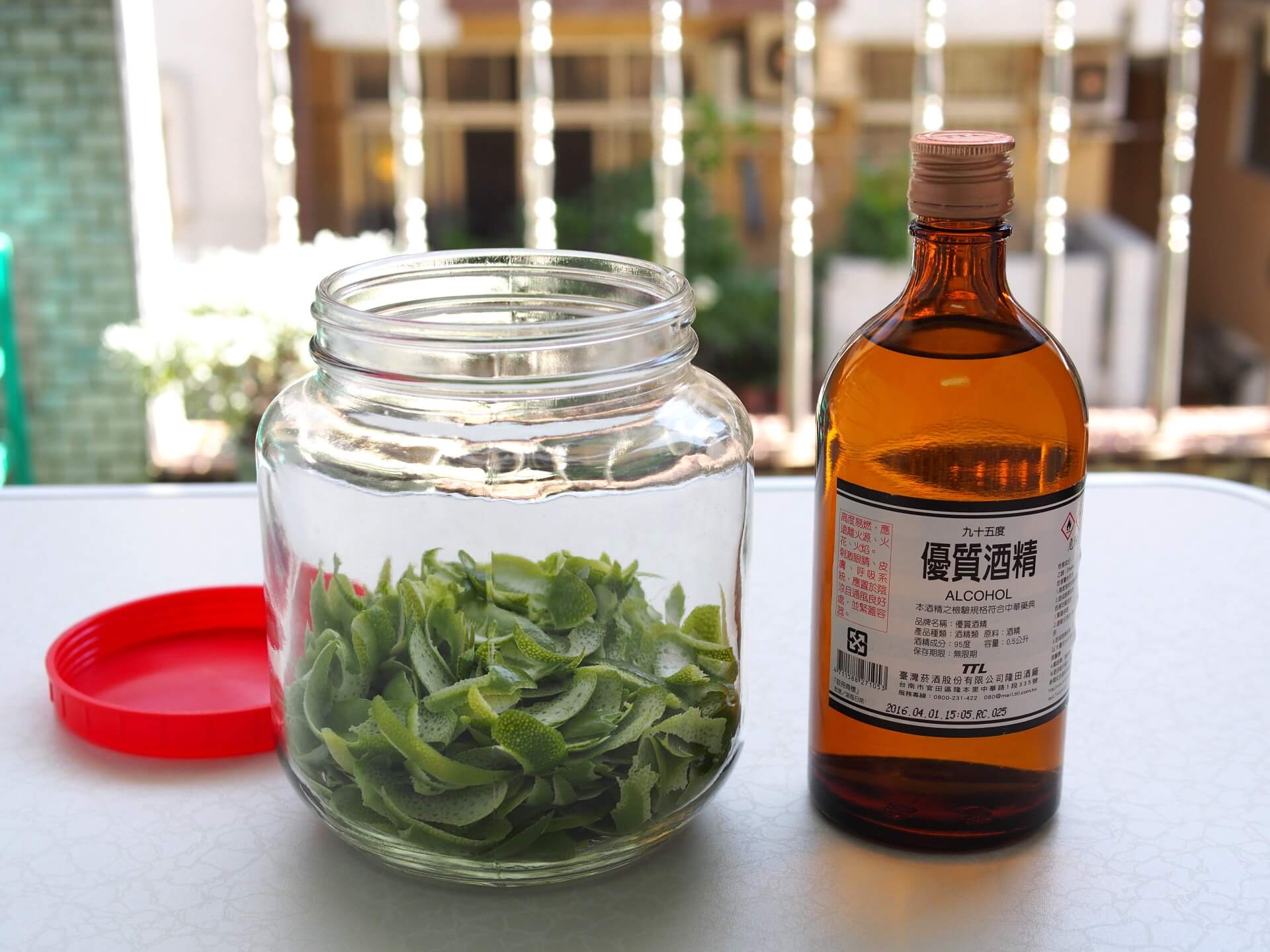 95 度優質酒精與檸檬皮