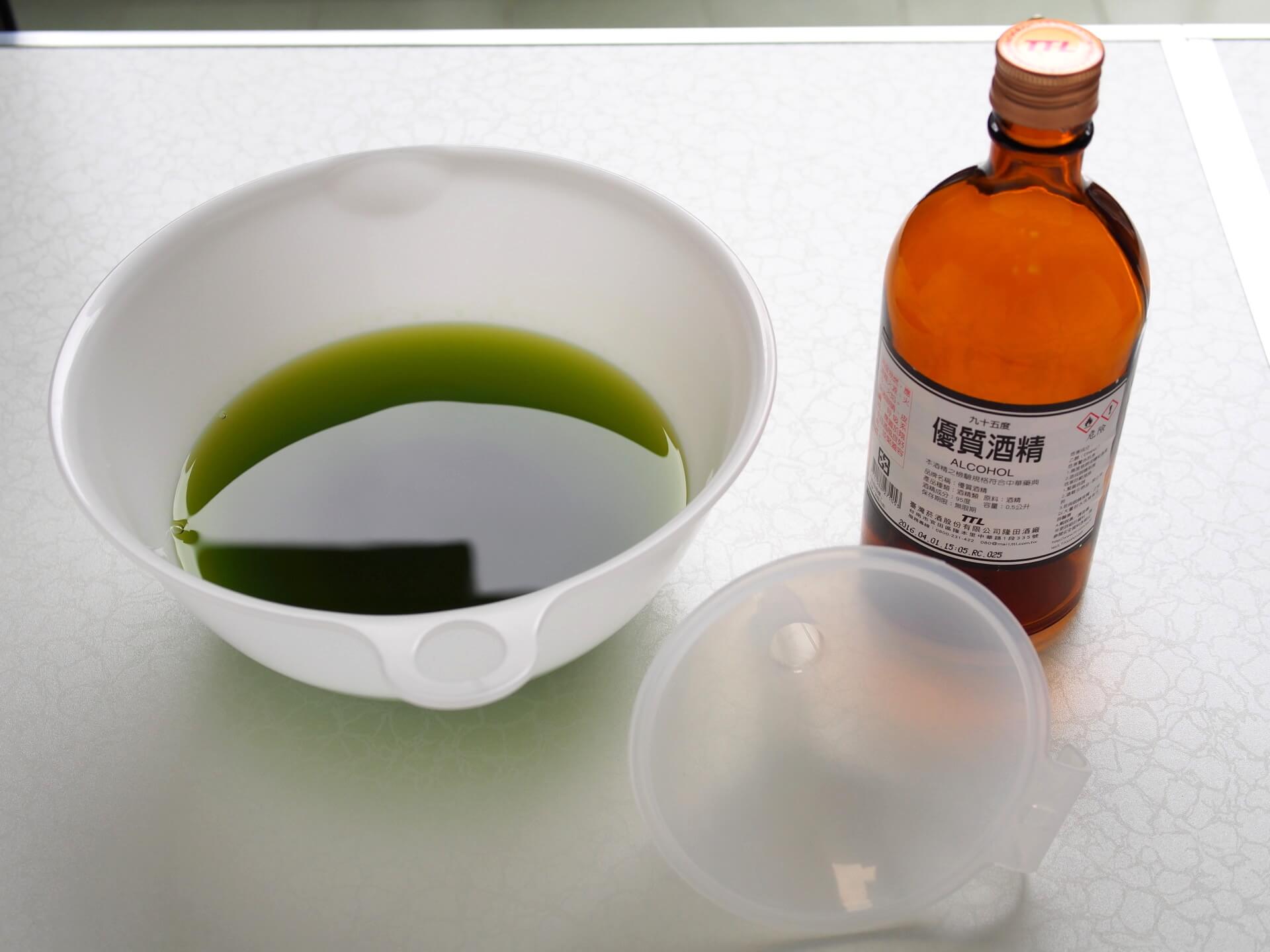 檸檬精油酒精與玻璃罐