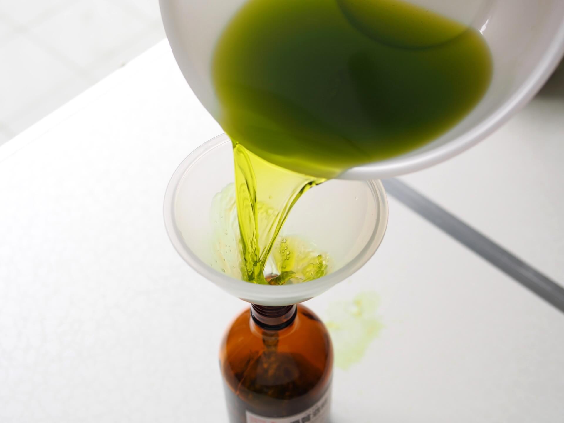 將檸檬精油酒精裝罐