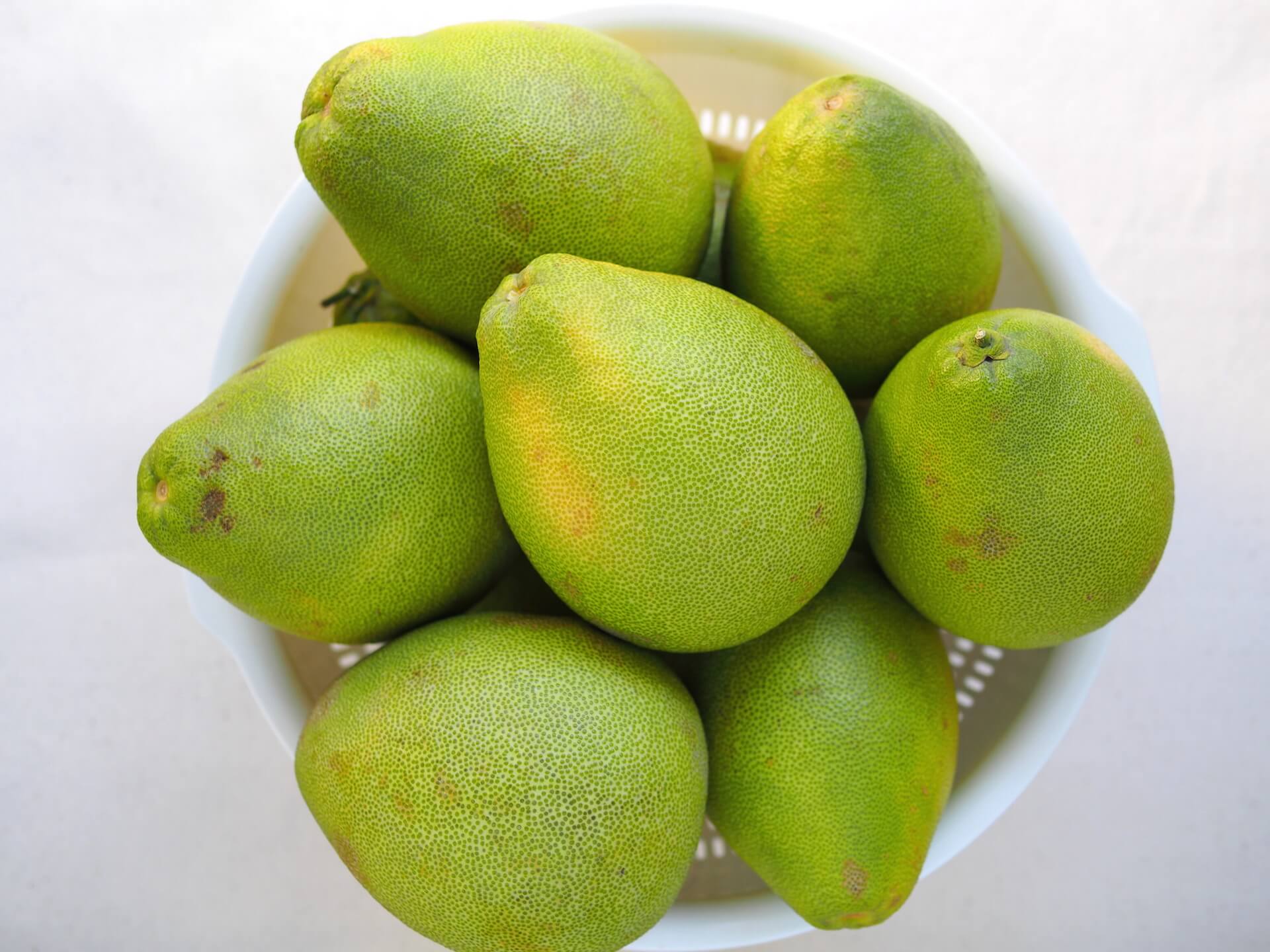 約 10-12 顆文旦柚才能取出 3 公斤的果皮與果肉