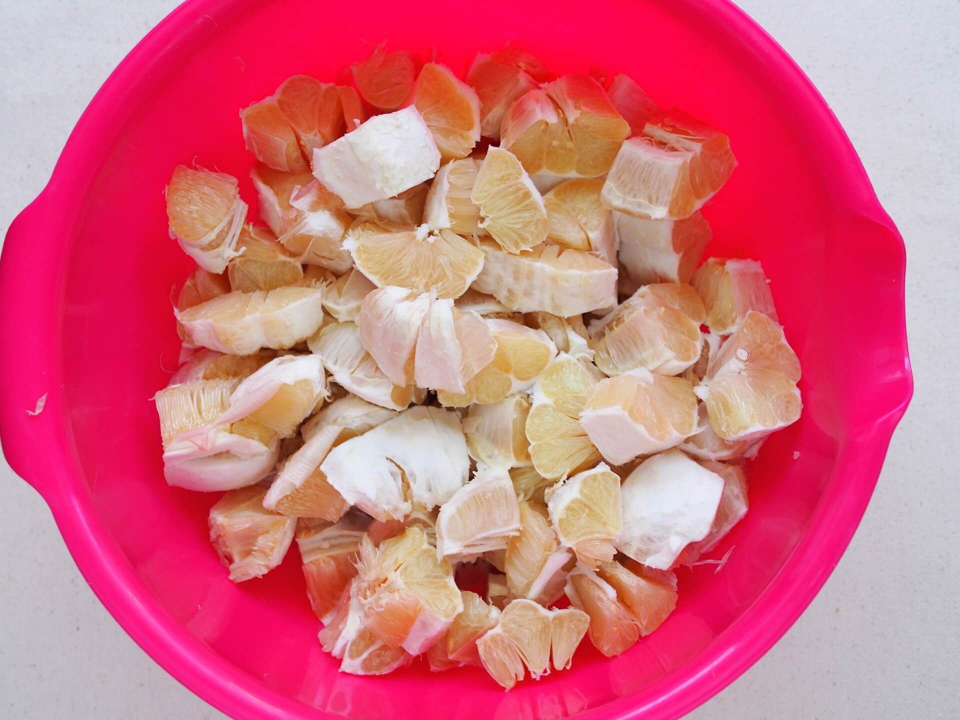 切塊後的柚子果肉