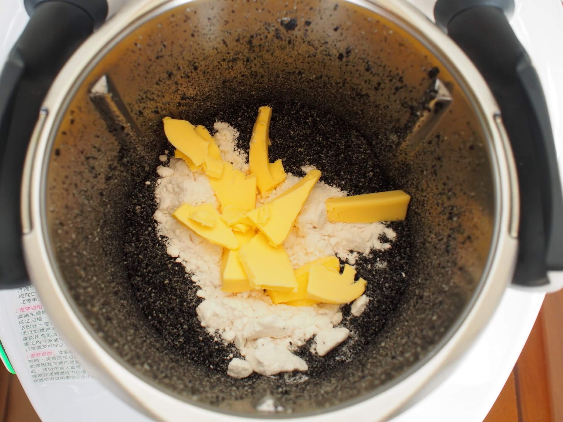 加入冰糖粉、奶油