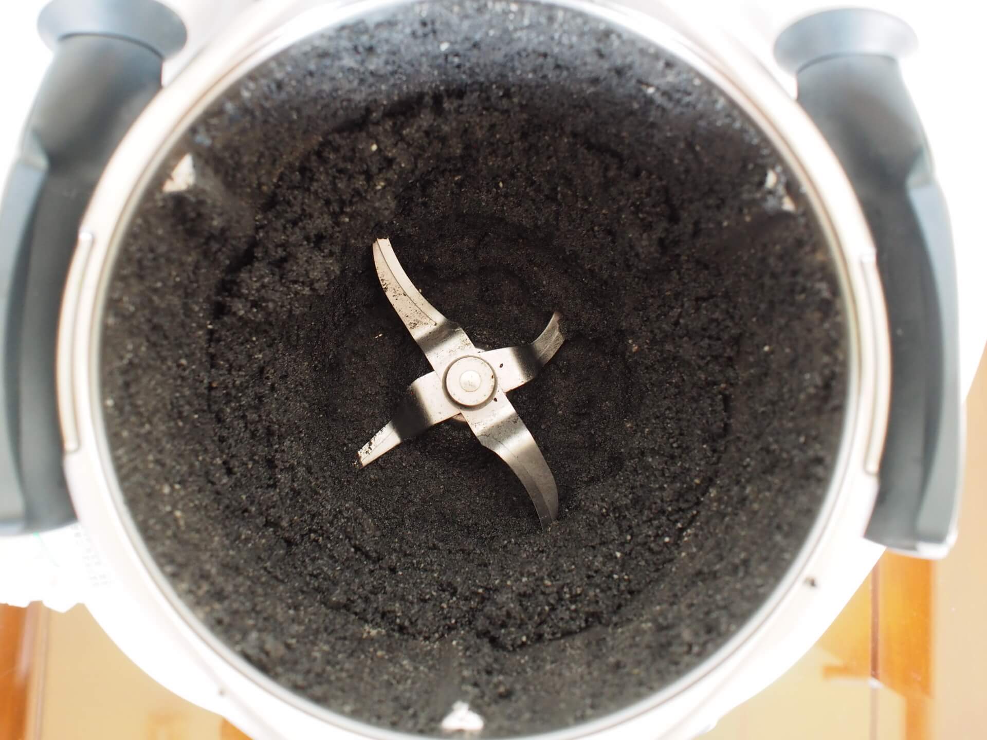 製作完成的黑芝麻餡料