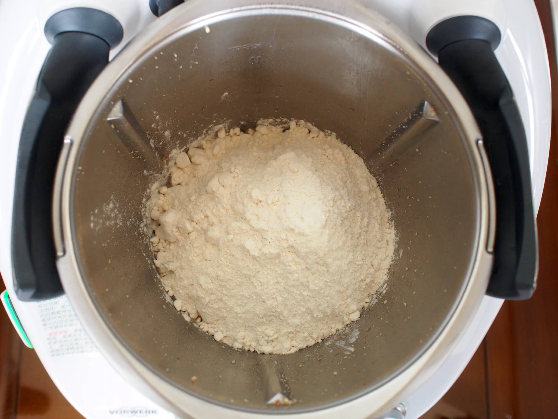 水、乾酵母粉、二號砂糖、有機中筋麵粉、鹽