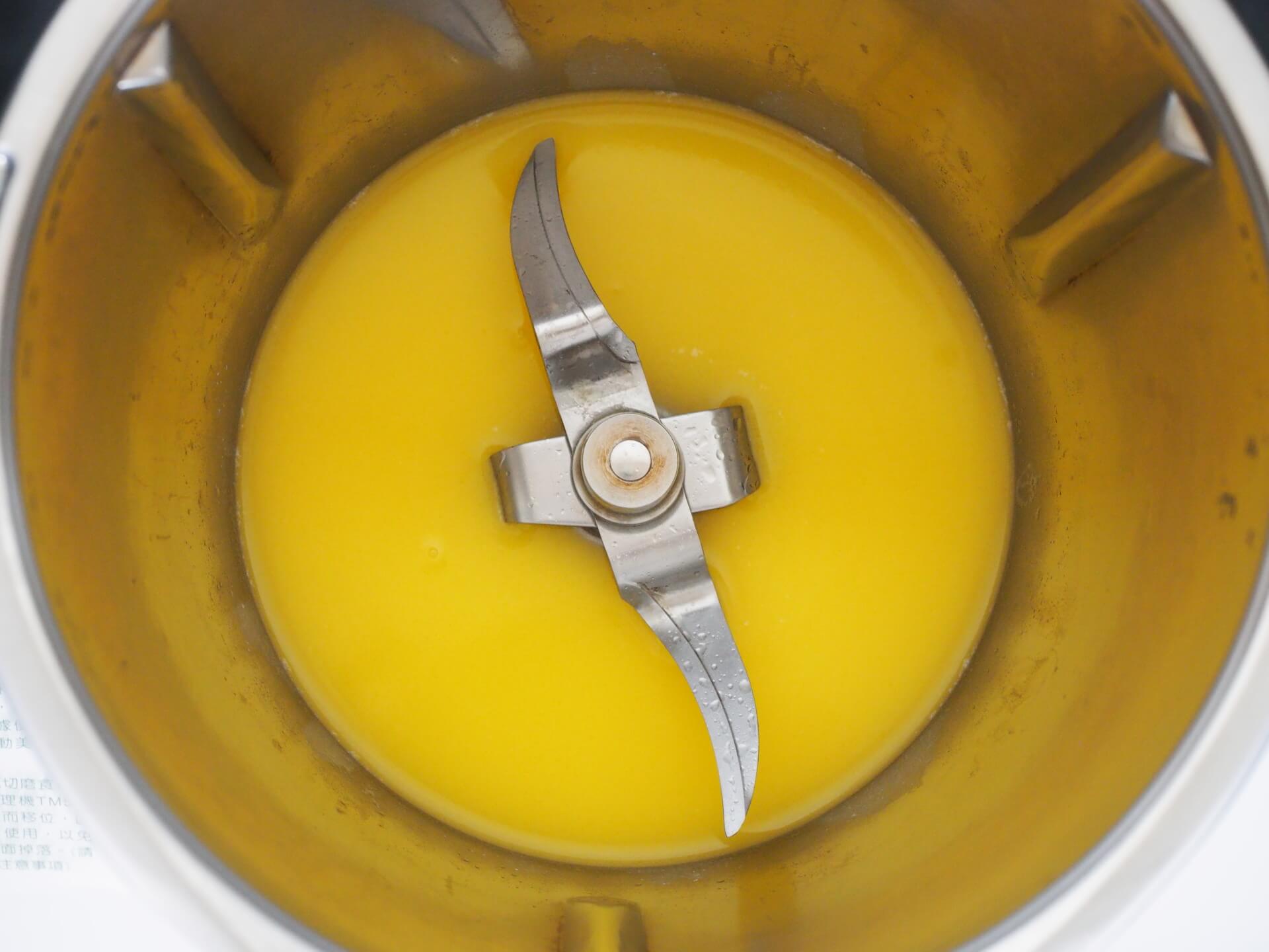 混合水、奶油、糖、鹽