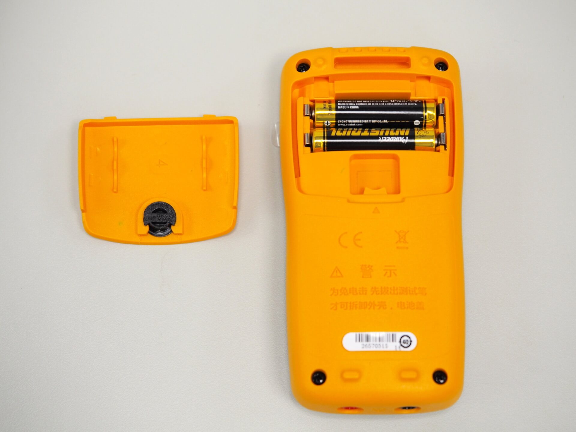 電錶使用兩顆 AAA 電池