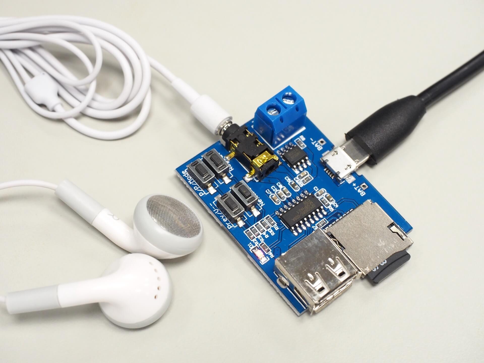 以 MicroSD 記憶卡播放 MP3