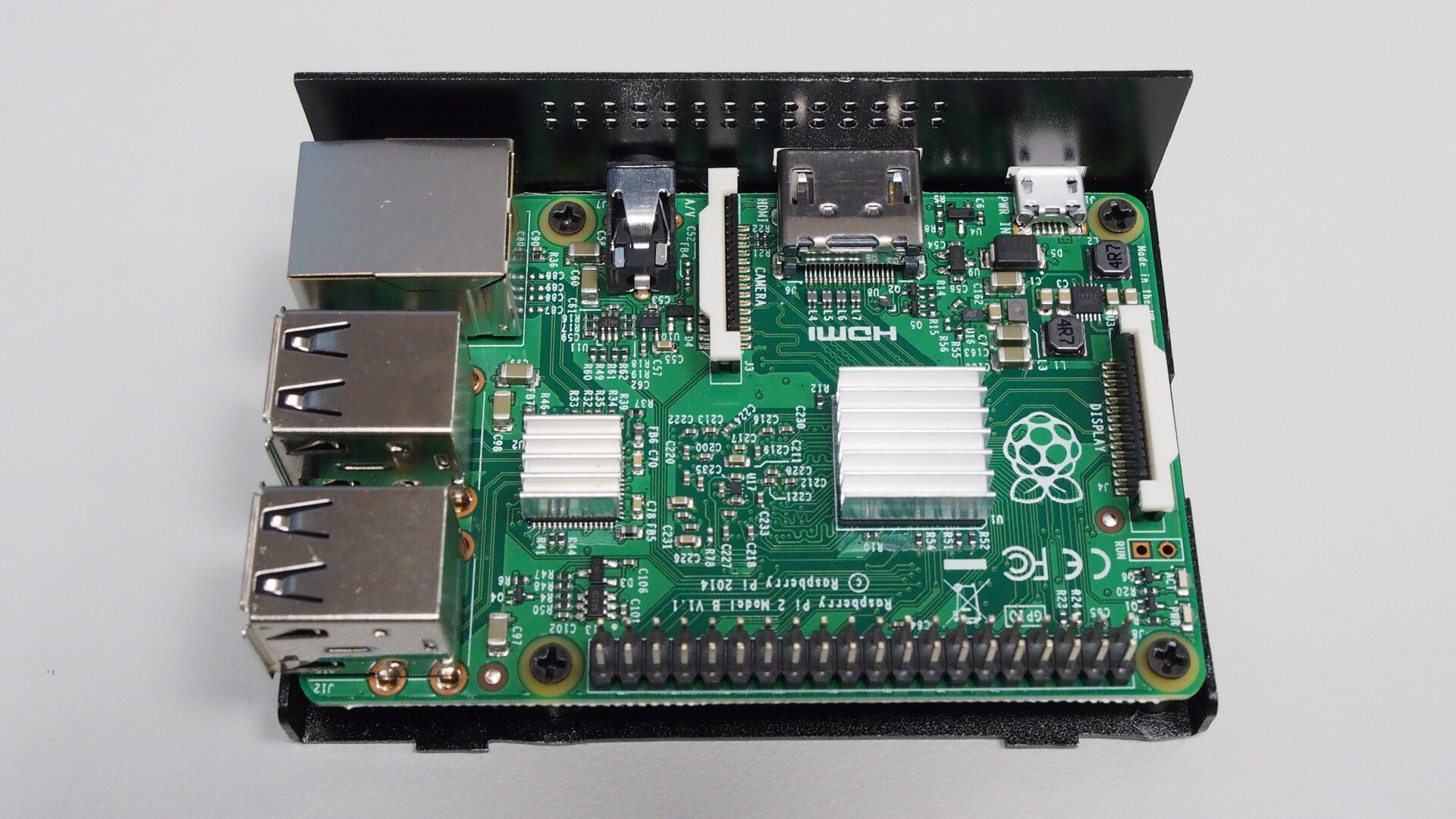 樹莓派與 eleduino 金屬外殼