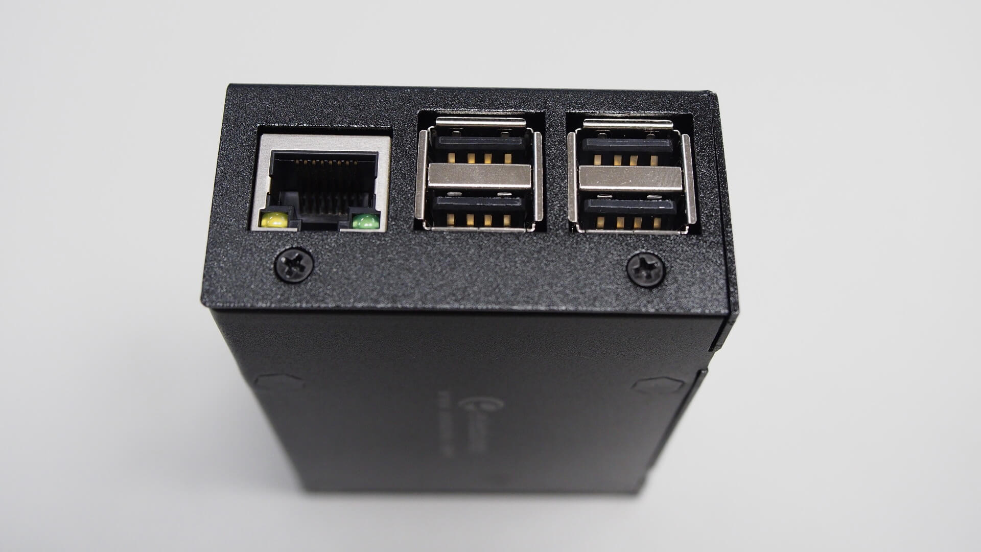 樹莓派加上 eleduino 金屬外殼