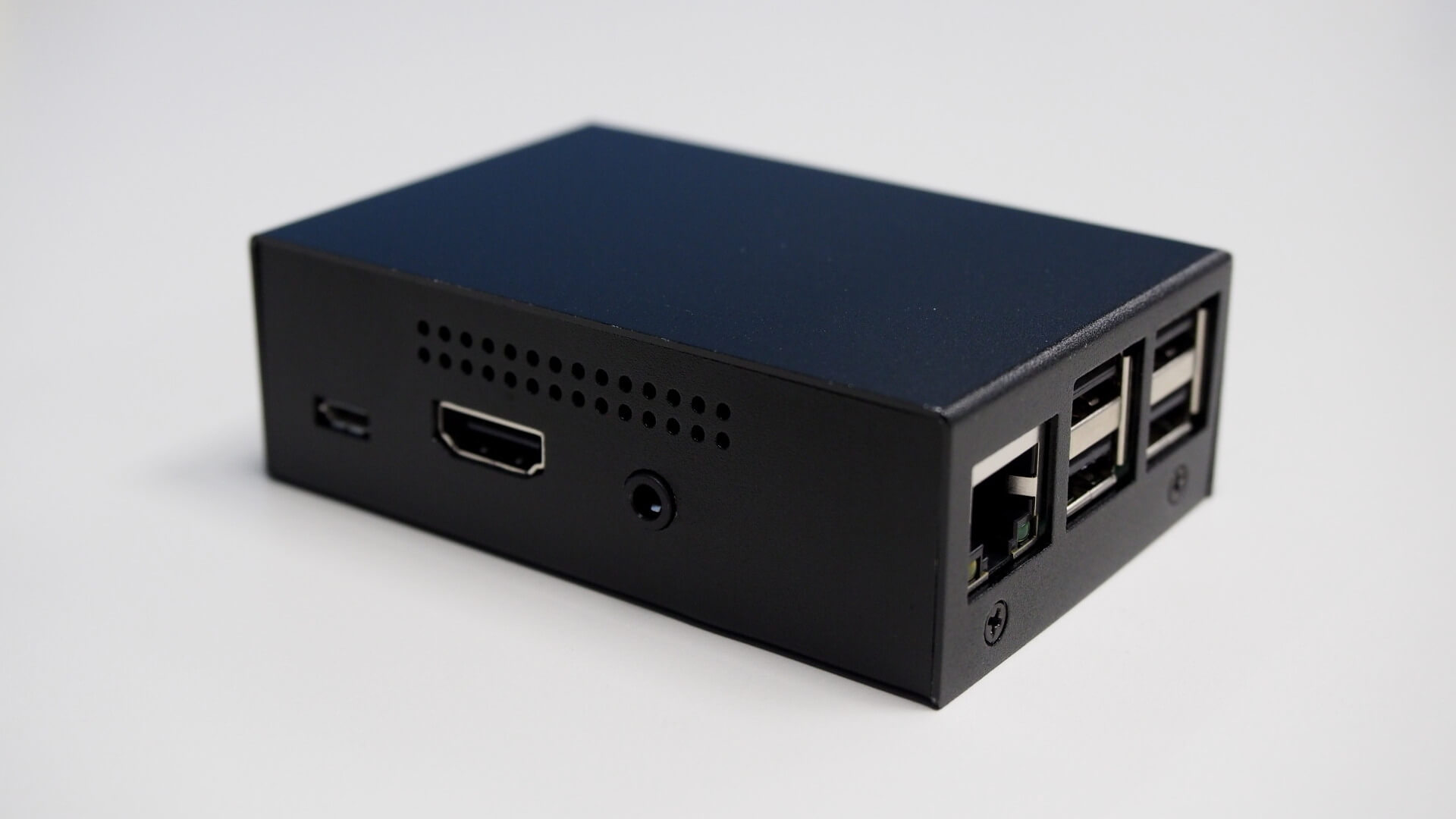 樹莓派加上 eleduino 金屬外殼