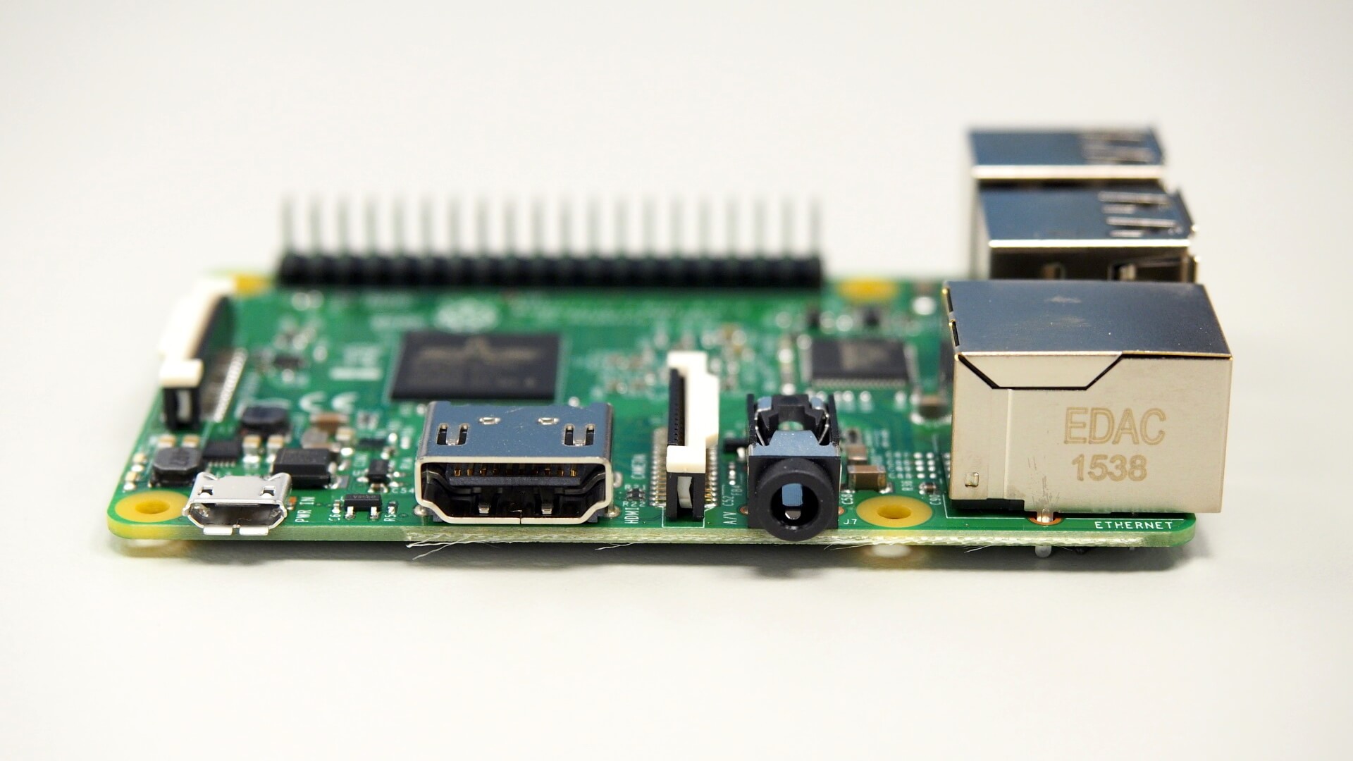 樹莓派 Raspberry Pi 3 Model B 側面