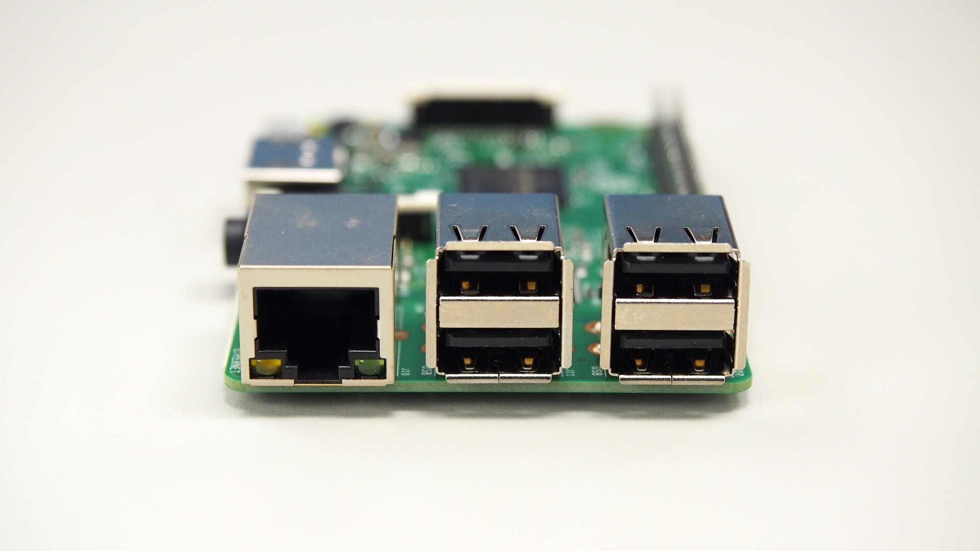 樹莓派 Raspberry Pi 3 Model B 側面