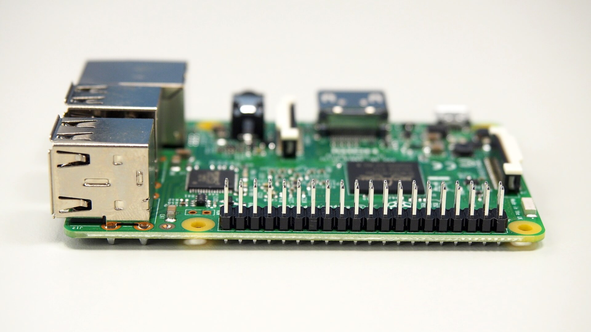 樹莓派 Raspberry Pi 3 Model B 側面