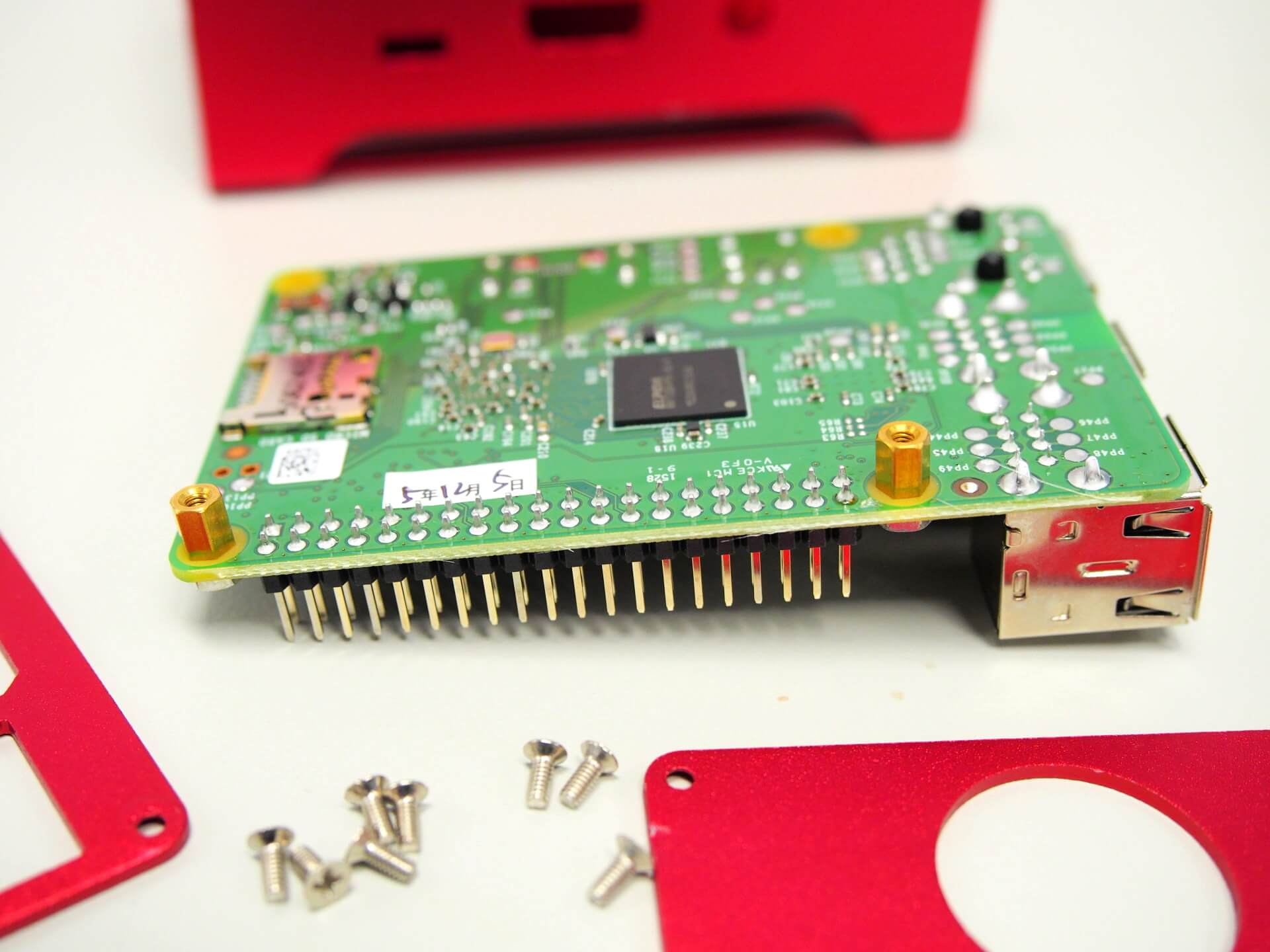 樹莓派鎖上銅柱