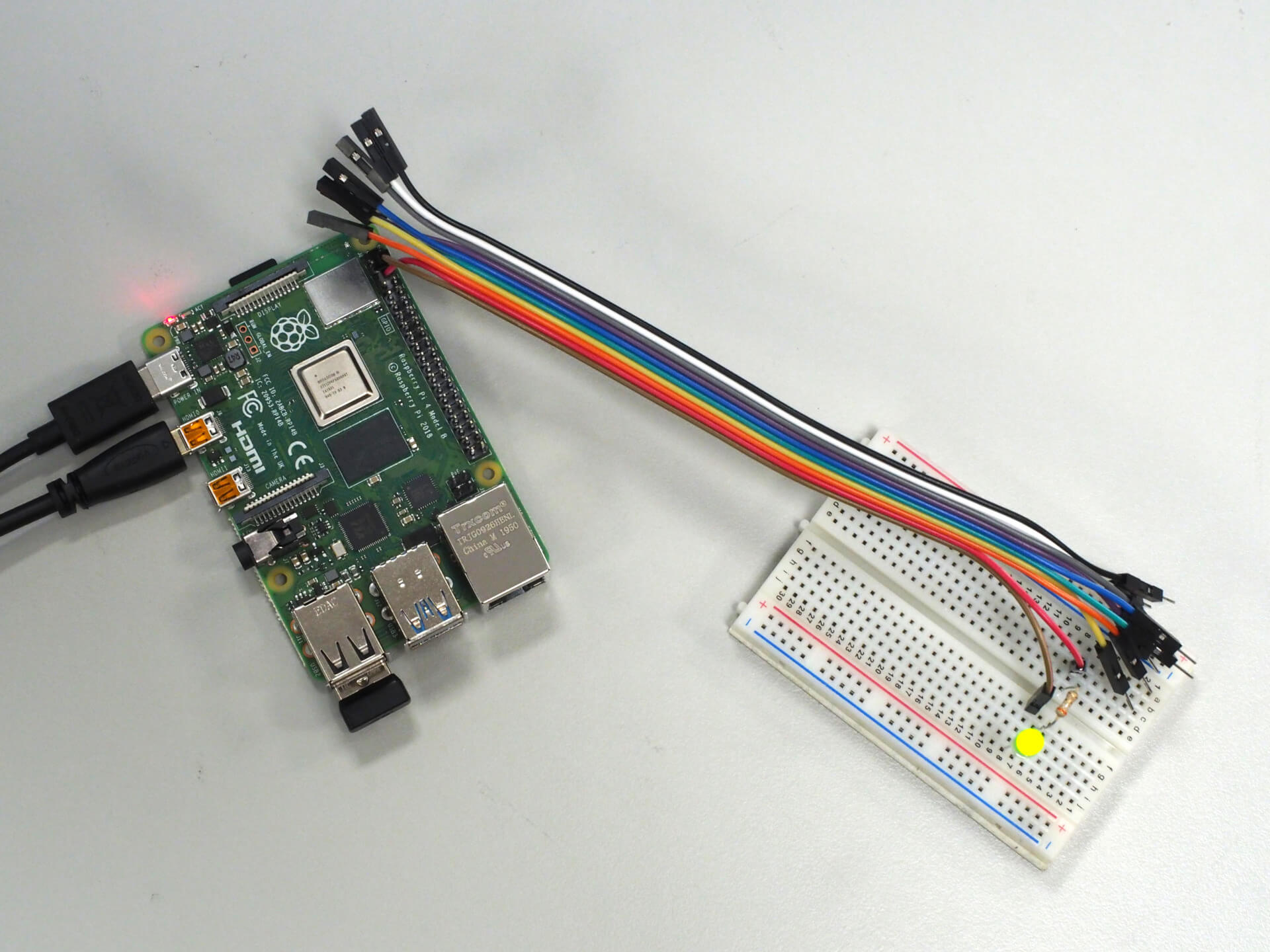 連接樹莓派 GPIO 與 LED 燈