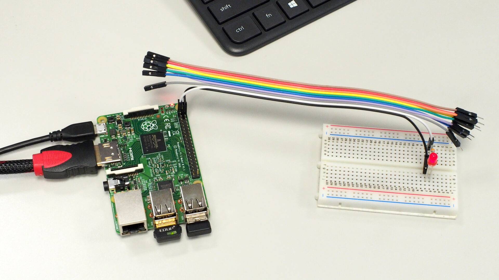 連接樹莓派 GPIO 與 LED 燈
