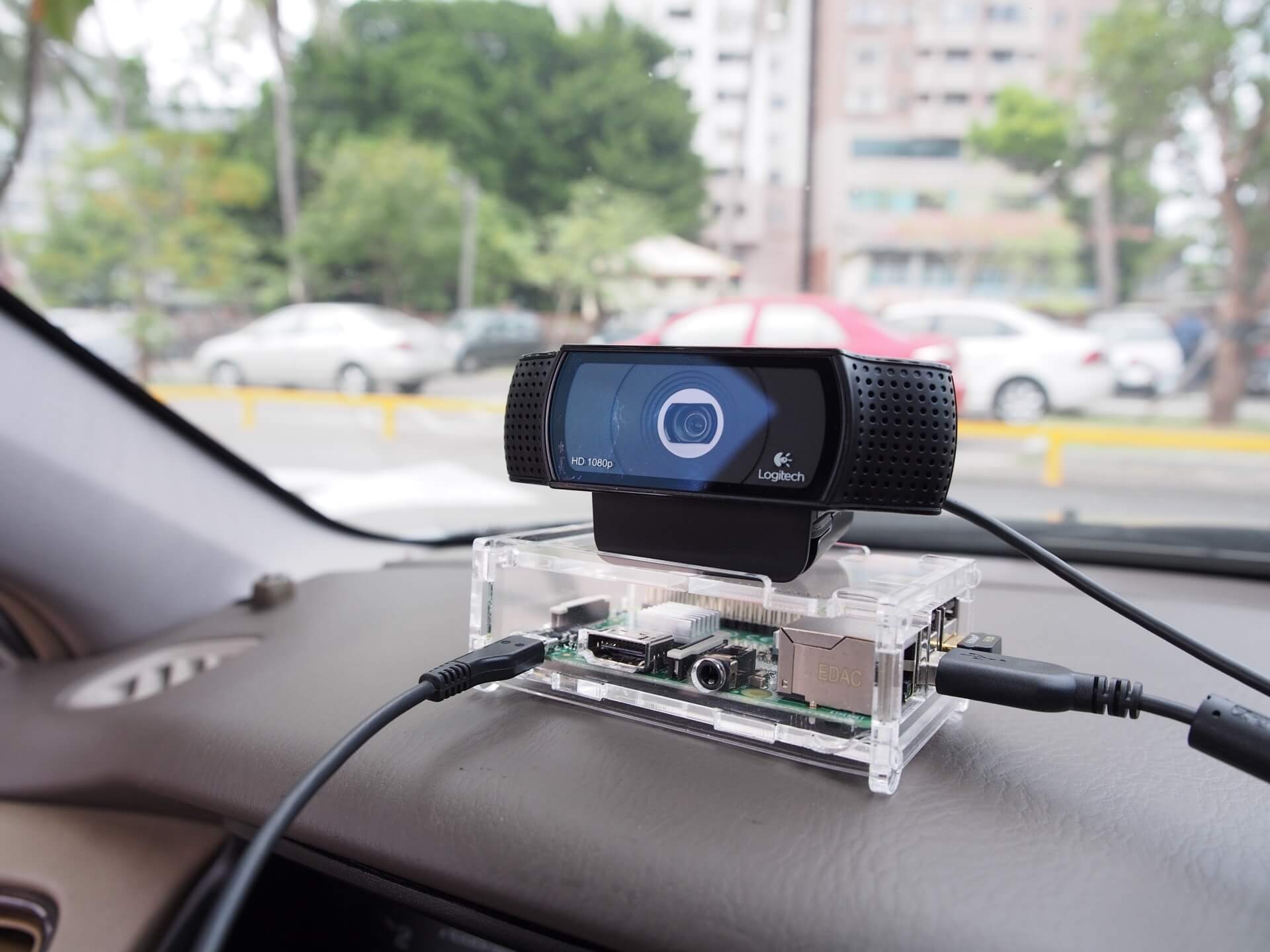 樹莓派與 USB 網路攝影機