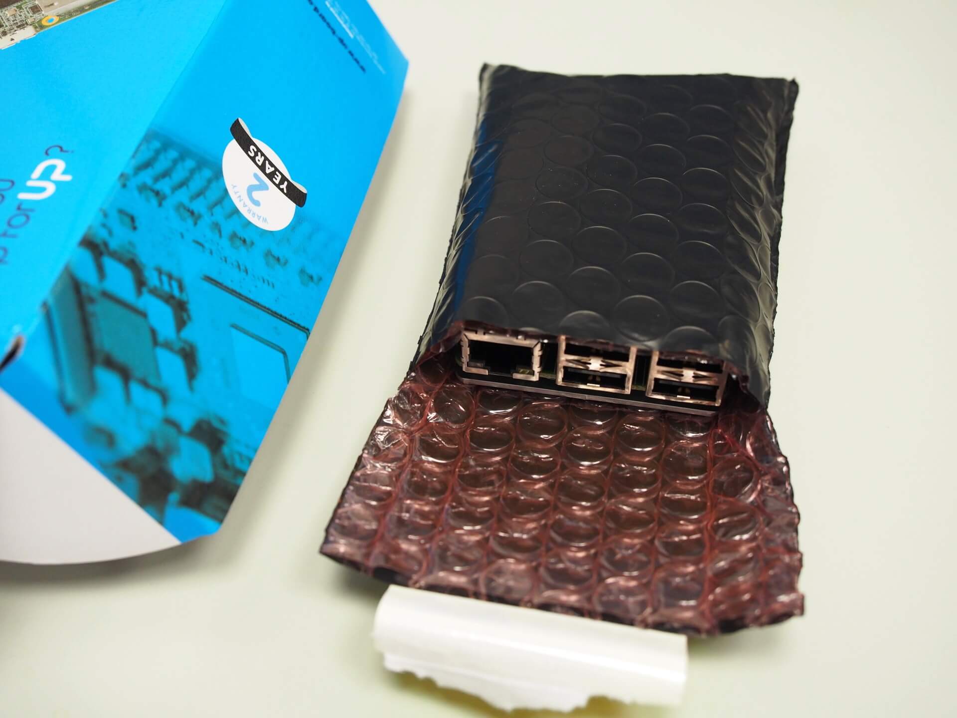 UP Board 開發板內包裝