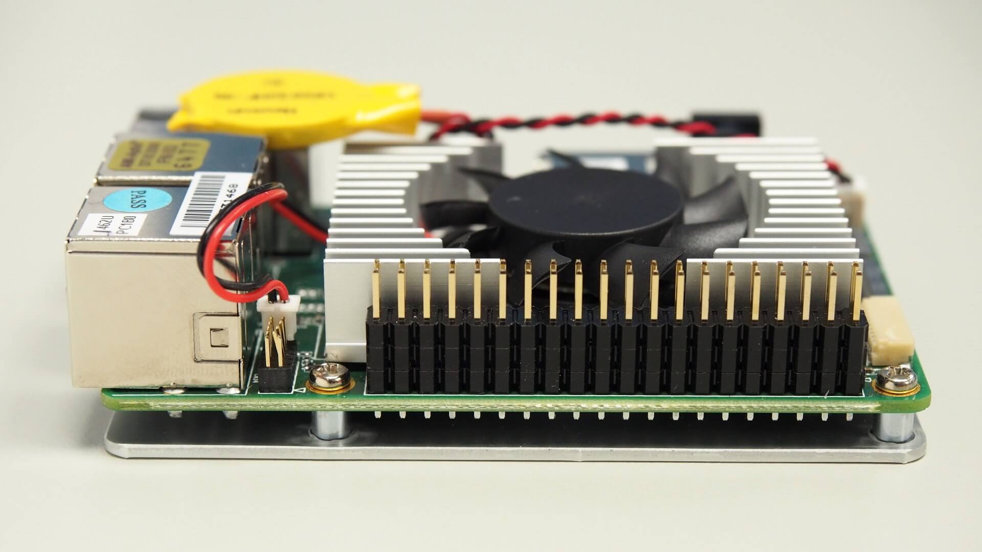 UP Board 開發板側面