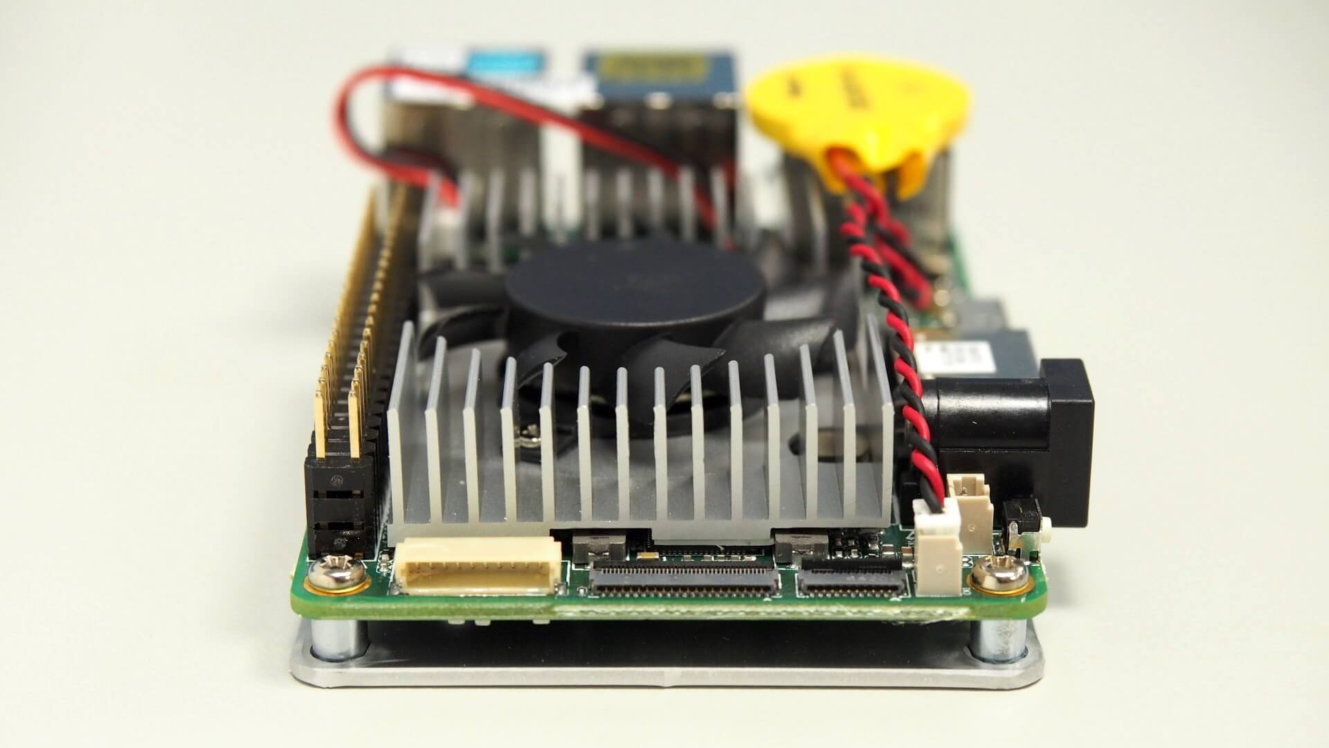 UP Board 開發板側面