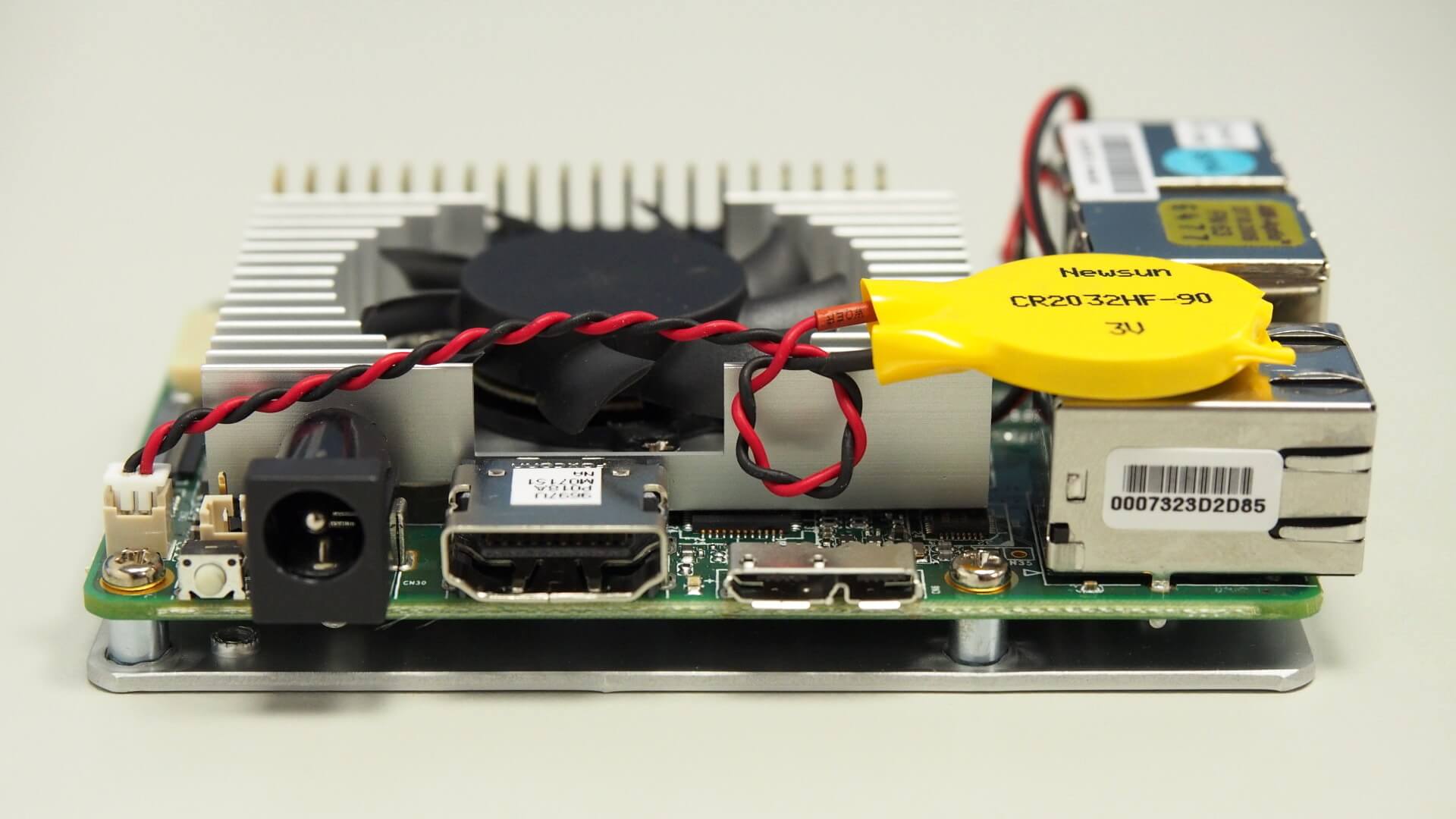 UP Board 開發板側面