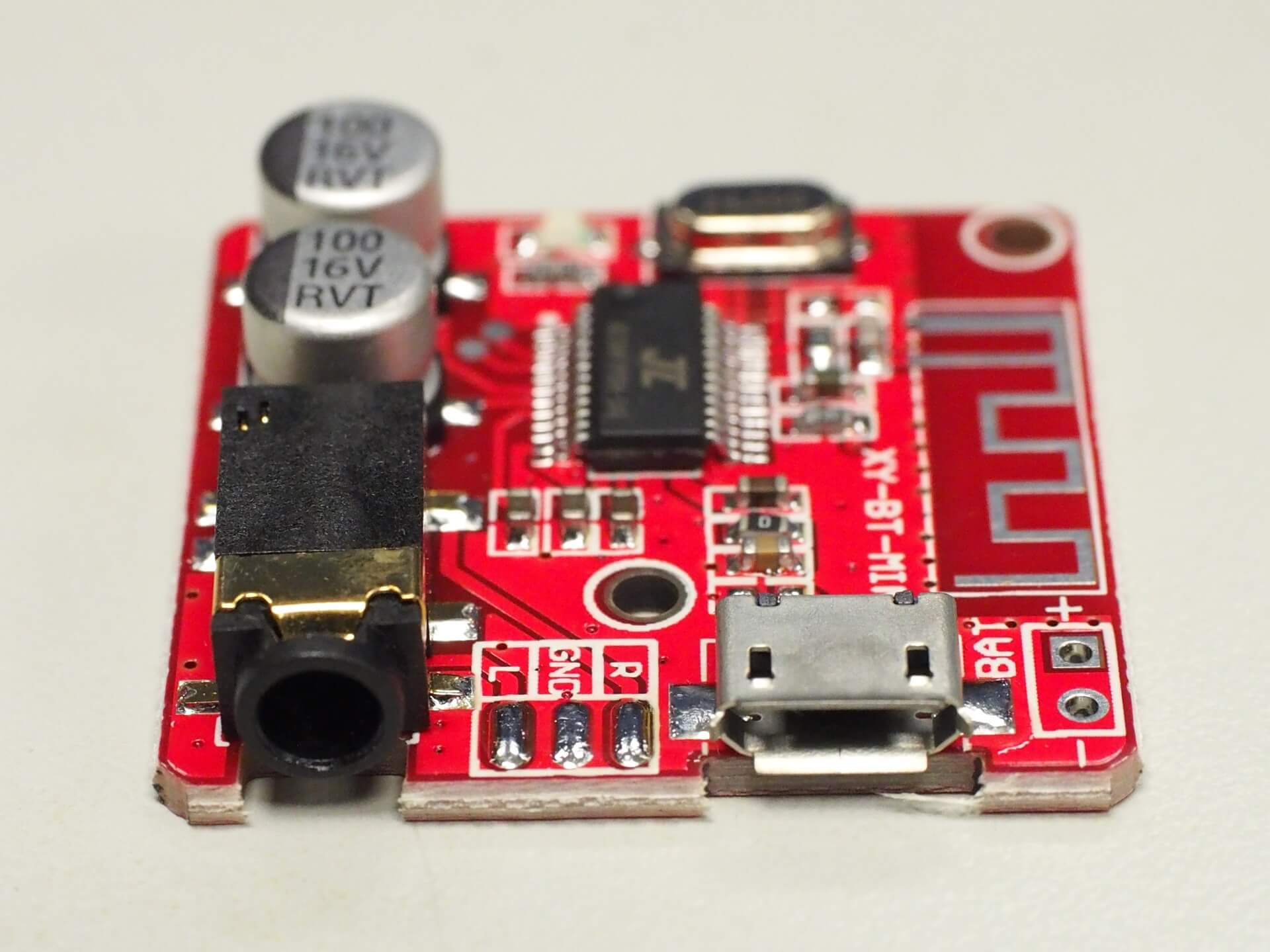 3.5mm 聲音輸出、Micro USB 電源輸入