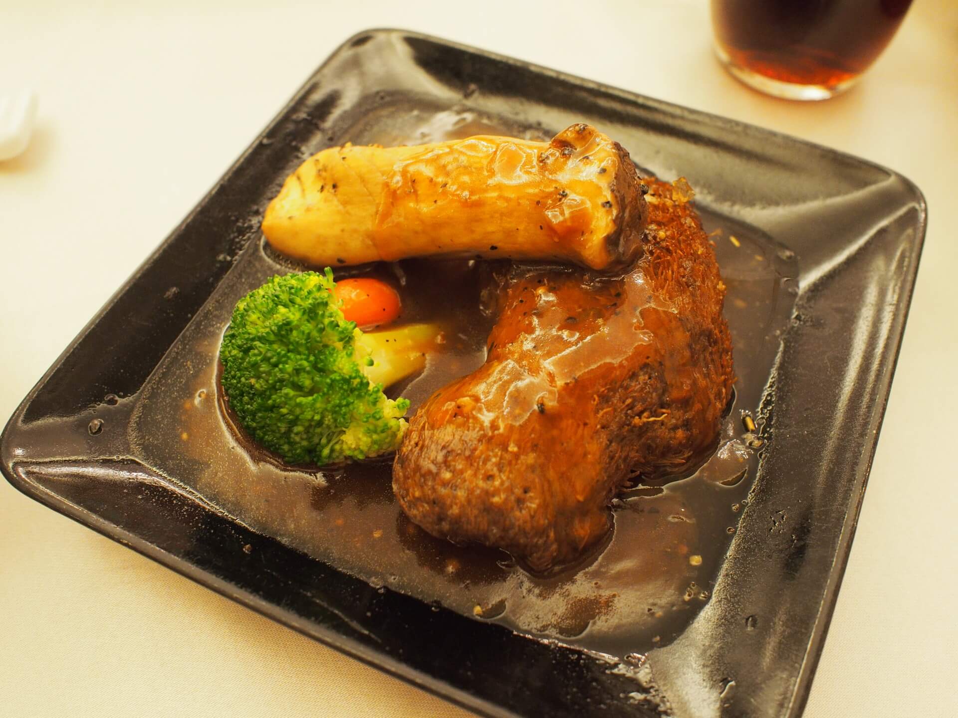 黑胡椒猴頭菇排