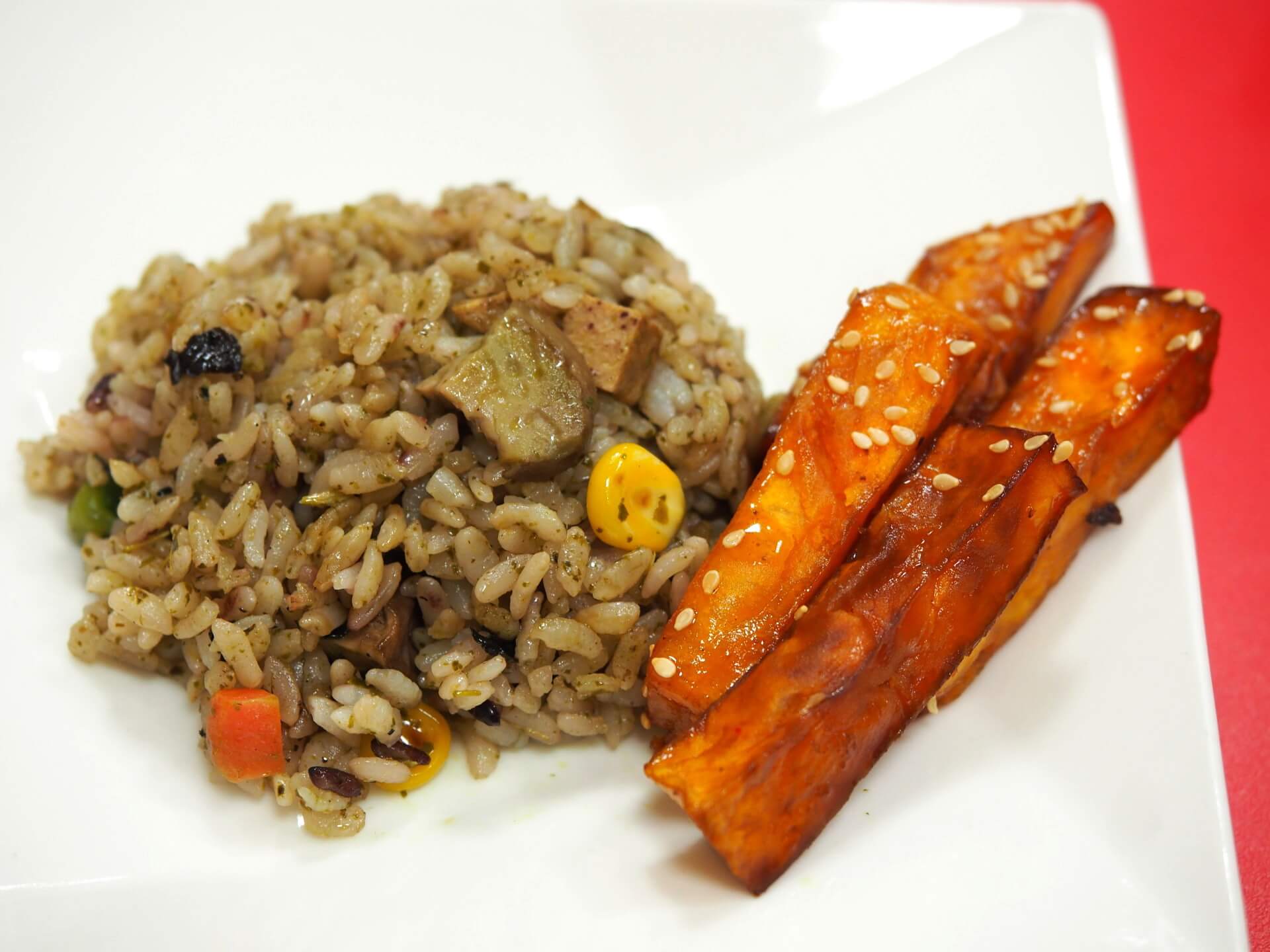 香椿拌飯與拔絲地瓜