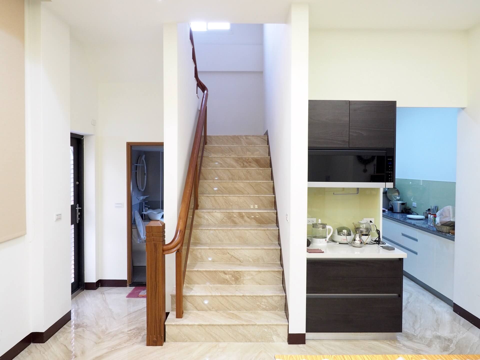 廚房、樓梯、廁所