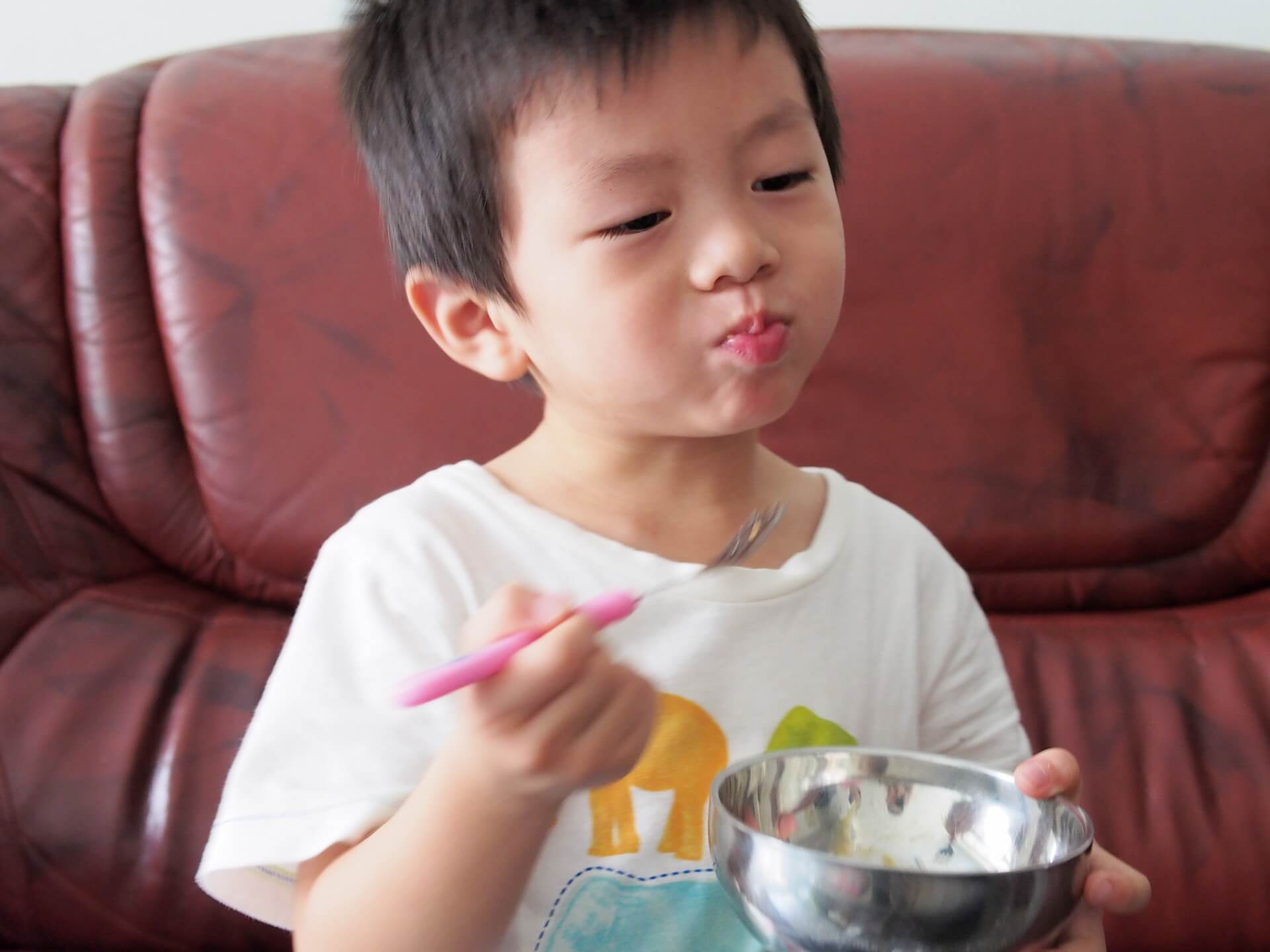 小朋友吃素香腸