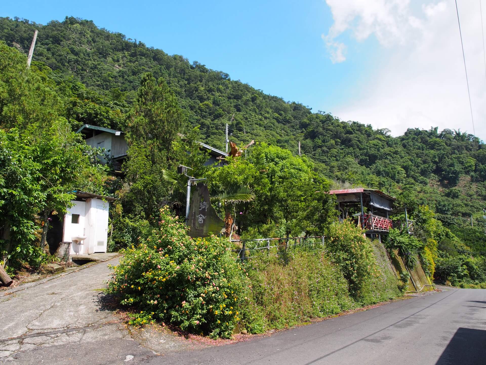 鄉舍咖啡館門口